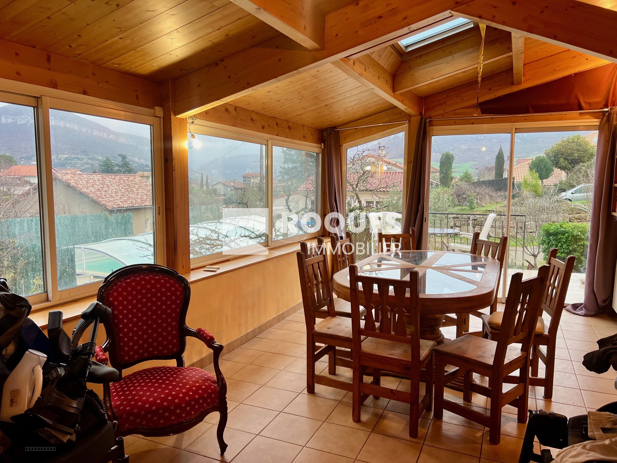 A vendre à Millau une maison T8 avec garage piscine pool house et jardin — photo 8