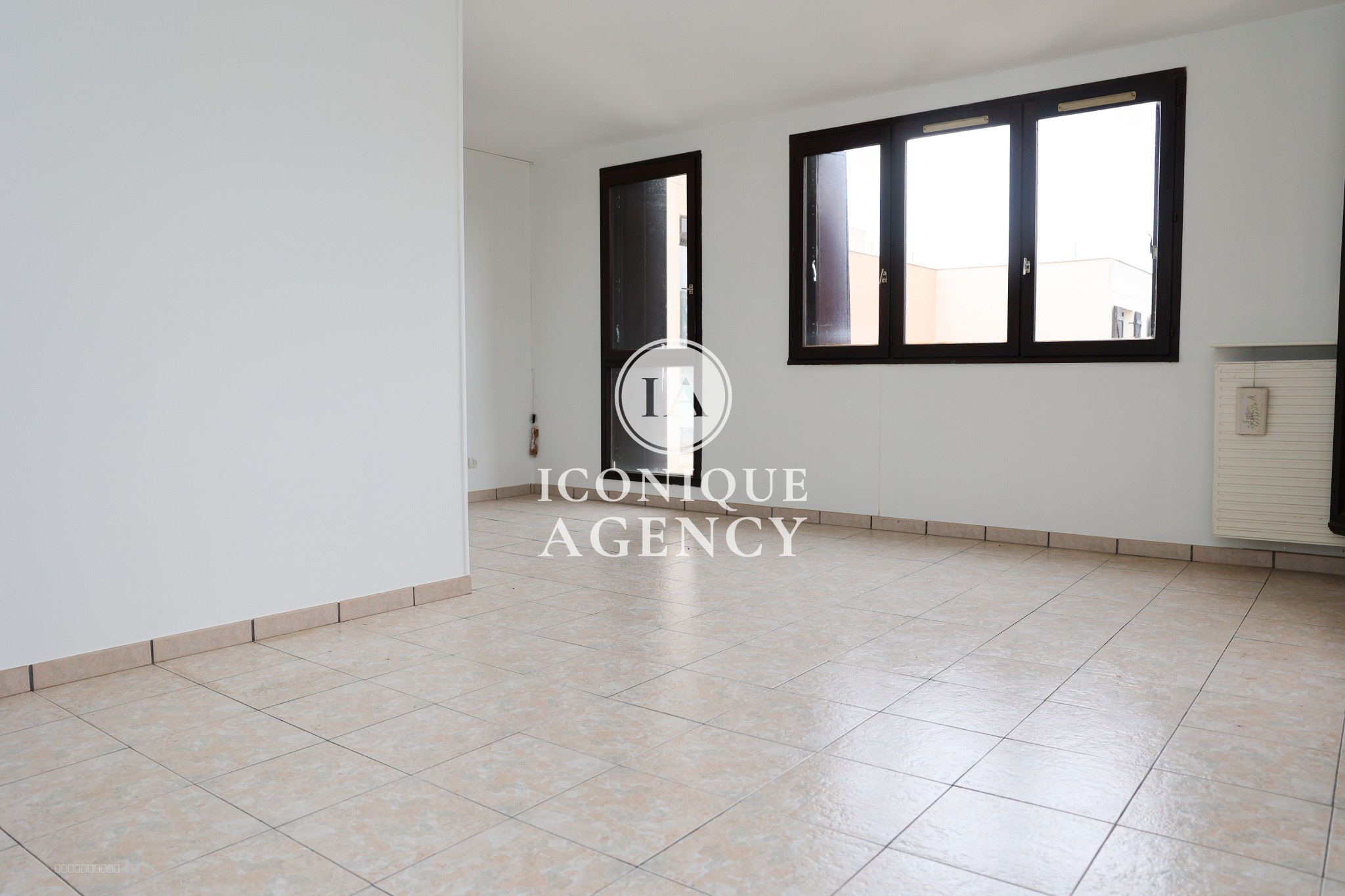 En Exclusivité 3 pièces avec garage (en sus) à Antibes secteur Les Semboules Travaux à prévoir — photo 4