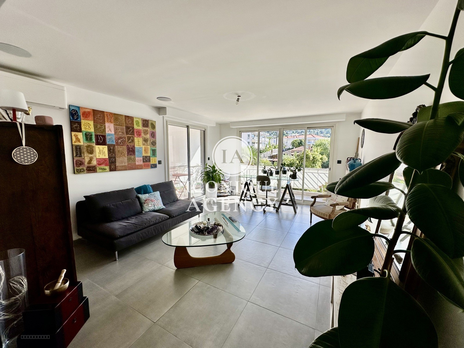 À vendre   2 pièces de 50 m2 en angle avec jardin privatif de 93m2   Le Cannet Centre — photo 2