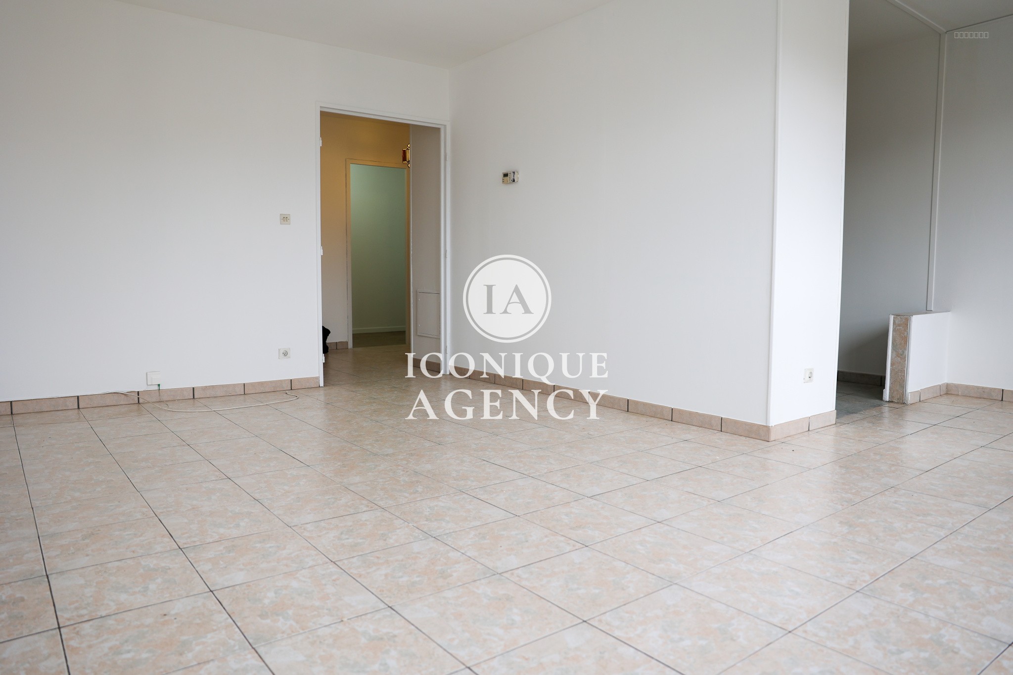 En Exclusivité 3 pièces avec garage (en sus) à Antibes secteur Les Semboules Travaux à prévoir — photo 3