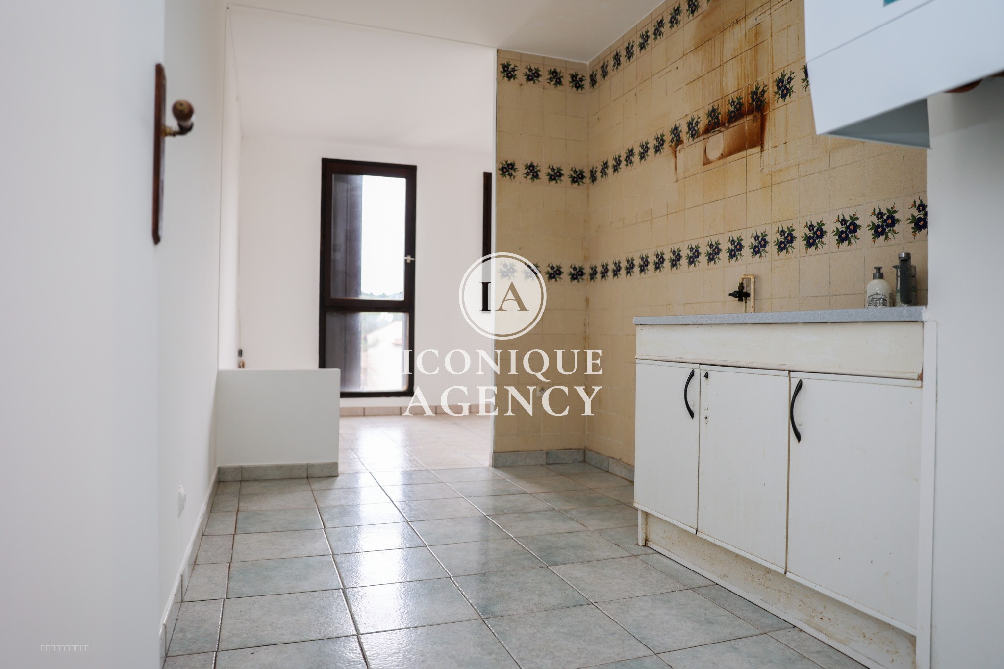 En Exclusivité 3 pièces avec garage (en sus) à Antibes secteur Les Semboules Travaux à prévoir — photo 8