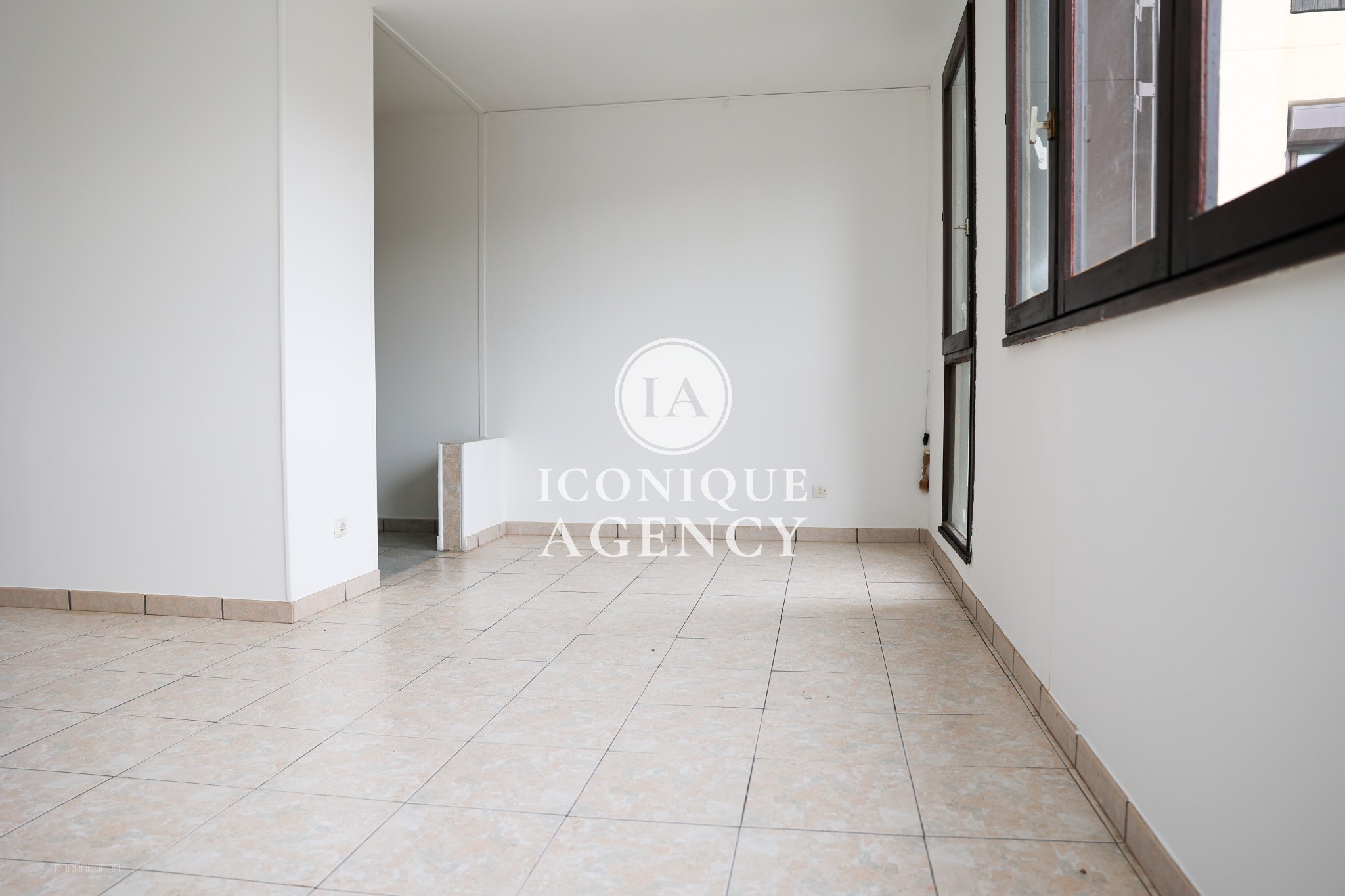 En Exclusivité 3 pièces avec garage (en sus) à Antibes secteur Les Semboules Travaux à prévoir — photo 6