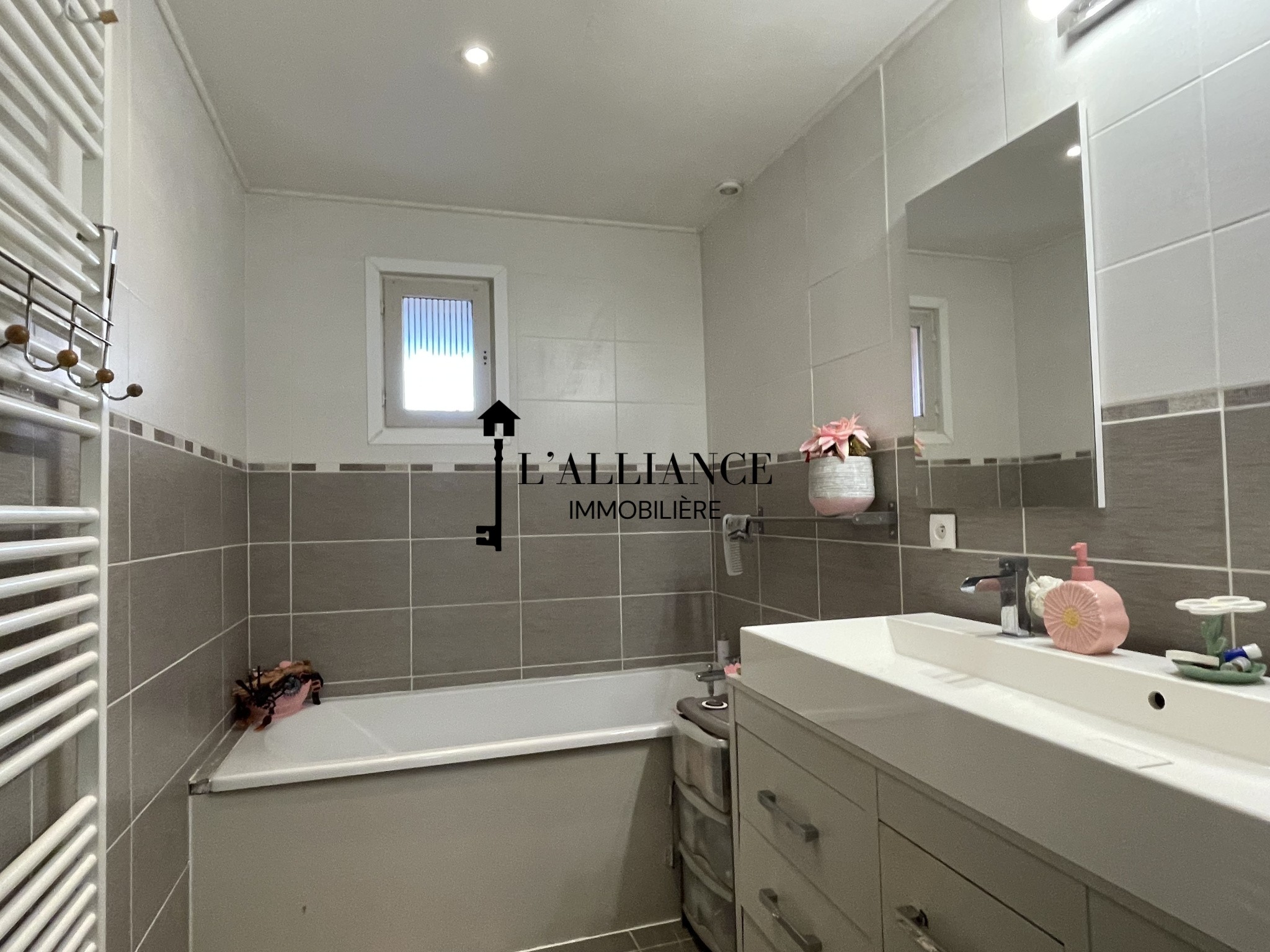 Belle maison de plain-pied de 170 m2   5 chambres   Grand jardin et dépendances   Proche commodités — photo 9