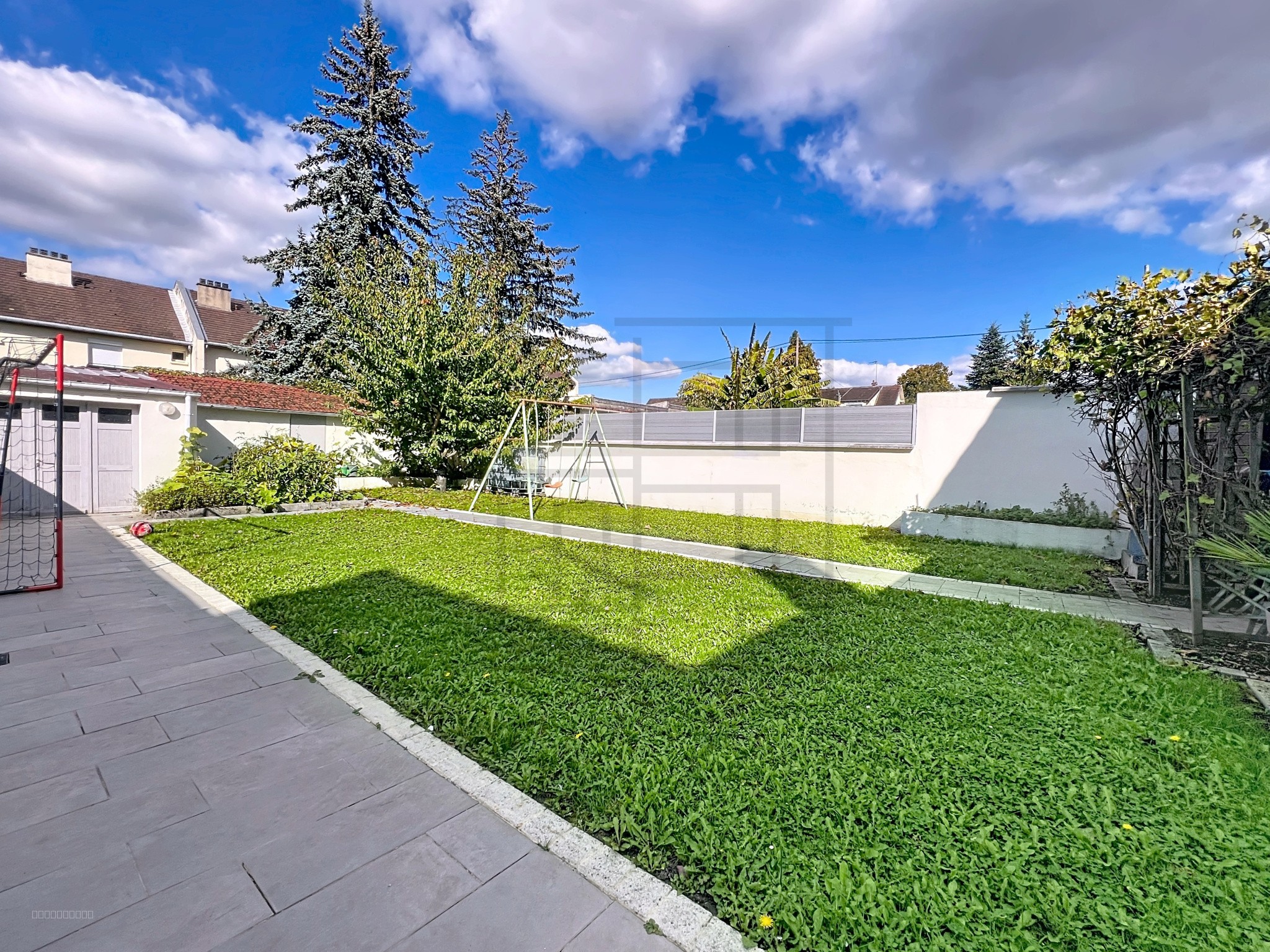 Maison familiale avec sous-sol total et jardin — photo 14