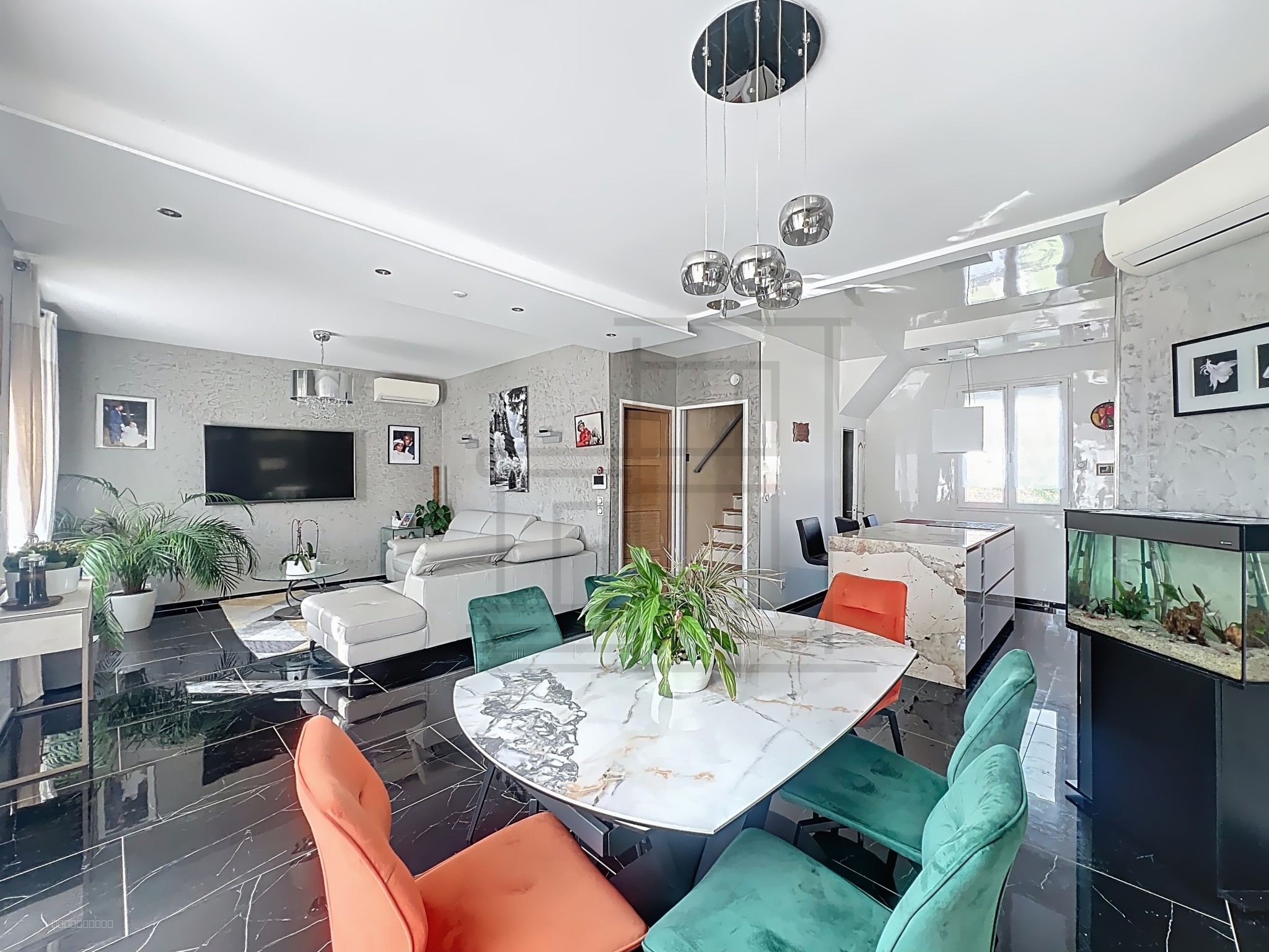 Maison familiale avec sous-sol total et jardin — photo 4