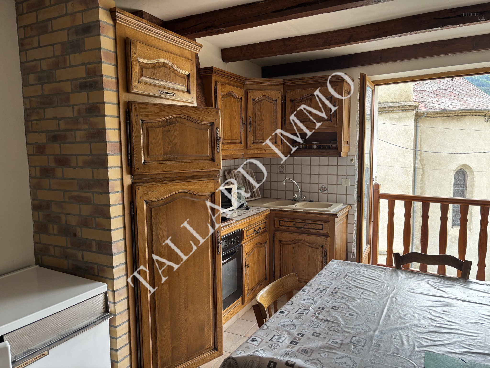 Espinasses, Maison de village 83m2 avec terrasse, garage 45 m2, caves et combles. — photo 5