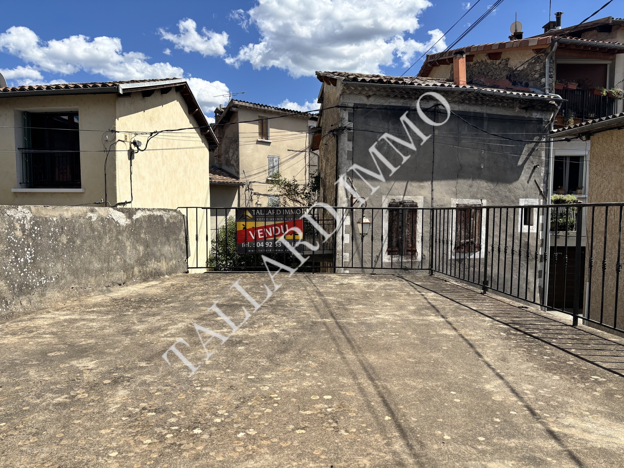 Exclusivité Tallard, maison de village à rénover, terrasse, garage et cave. — photo 4