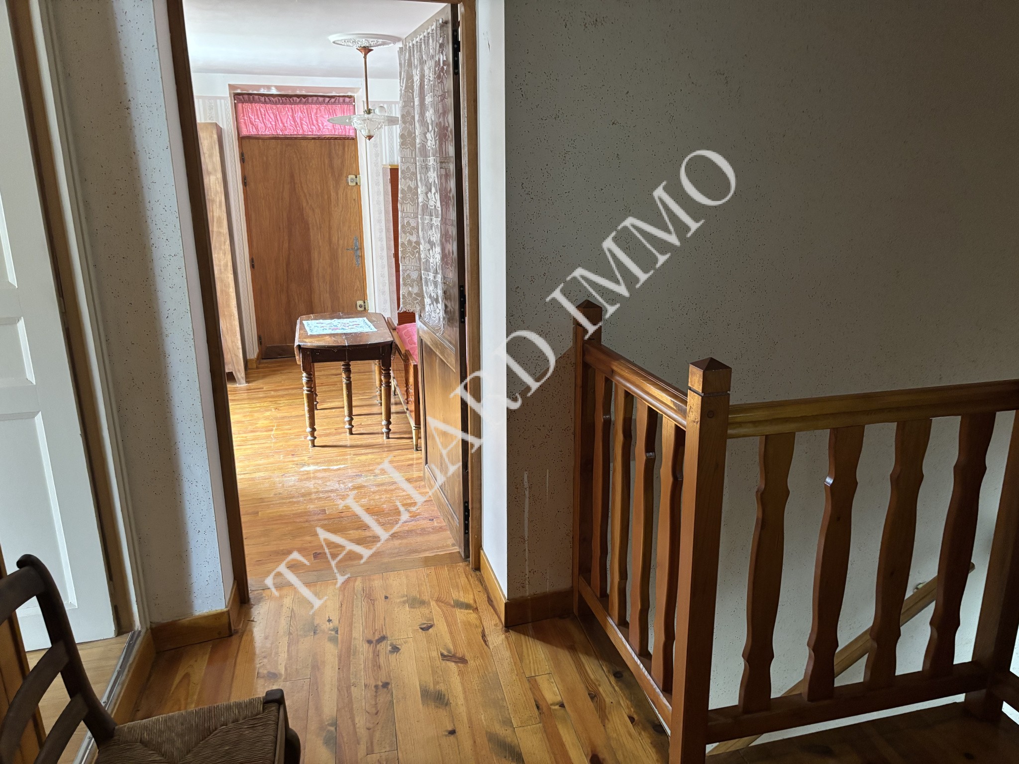 Espinasses, Maison de village 83m2 avec terrasse, garage 45 m2, caves et combles. — photo 11