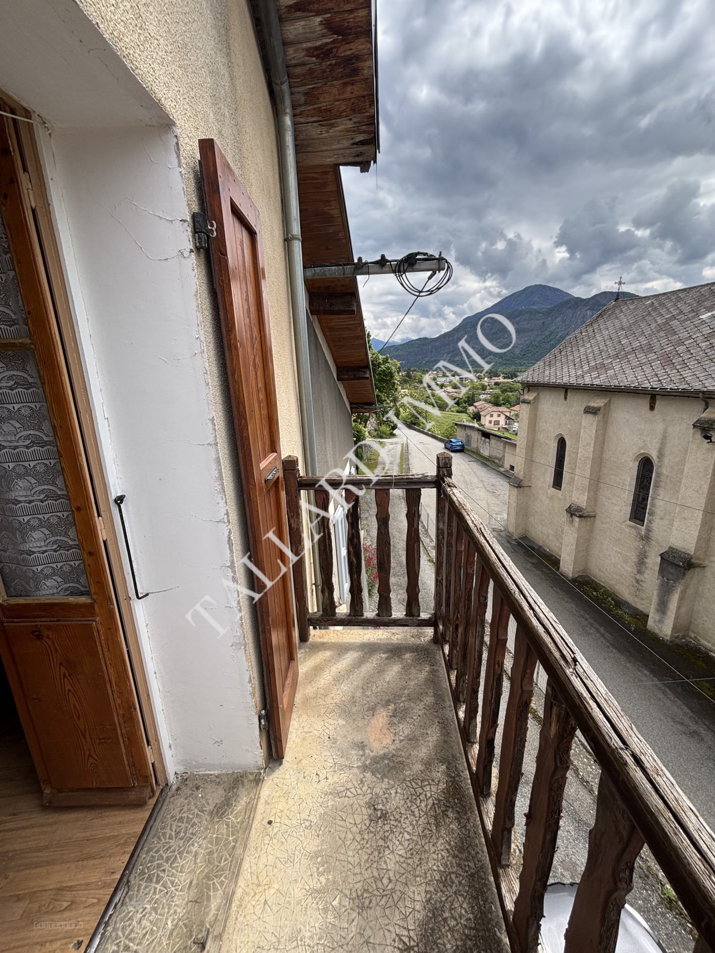 Espinasses, Maison de village 83m2 avec terrasse, garage 45 m2, caves et combles. — photo 12