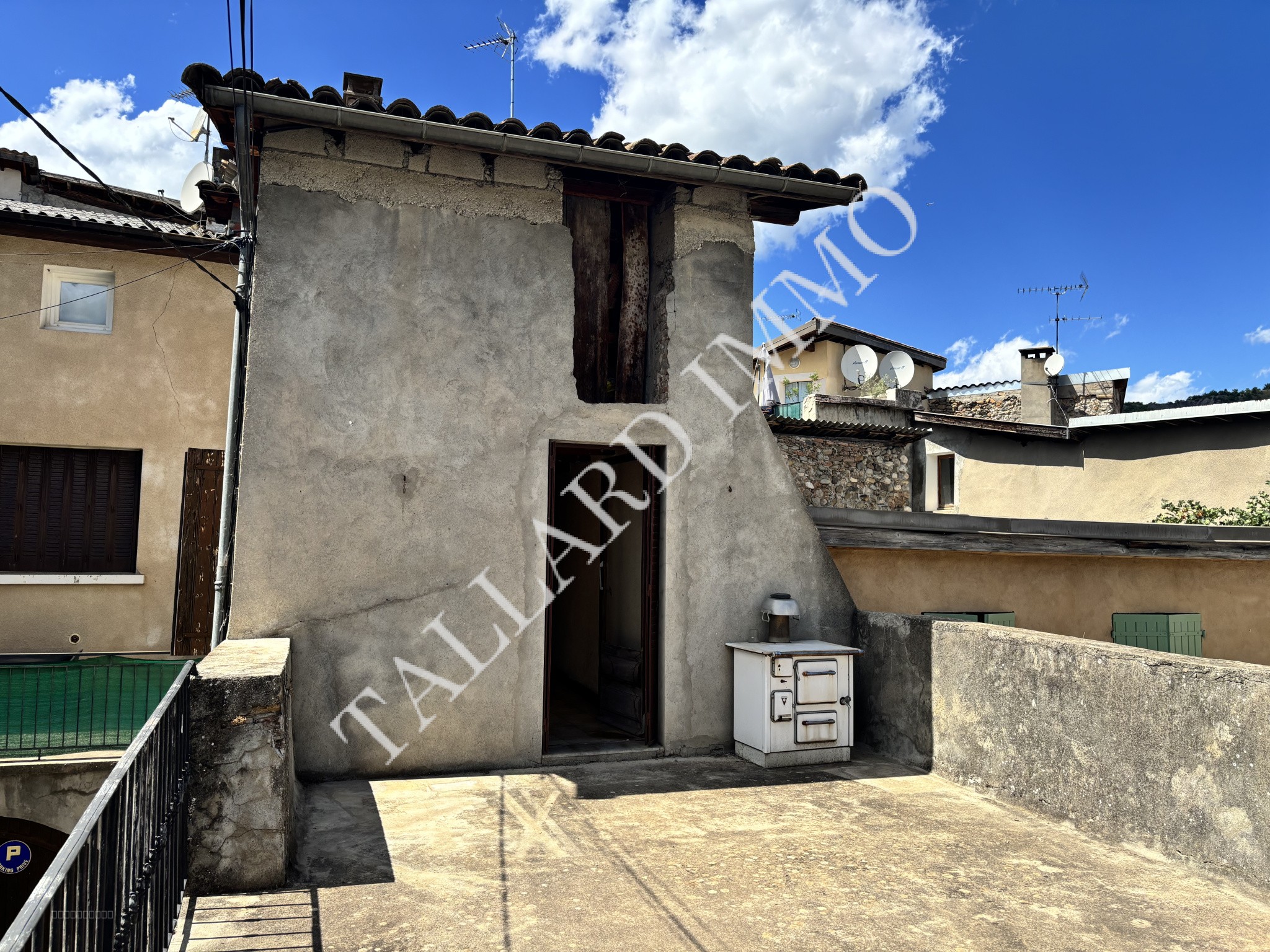 Exclusivité Tallard, maison de village à rénover, terrasse, garage et cave. — photo 6