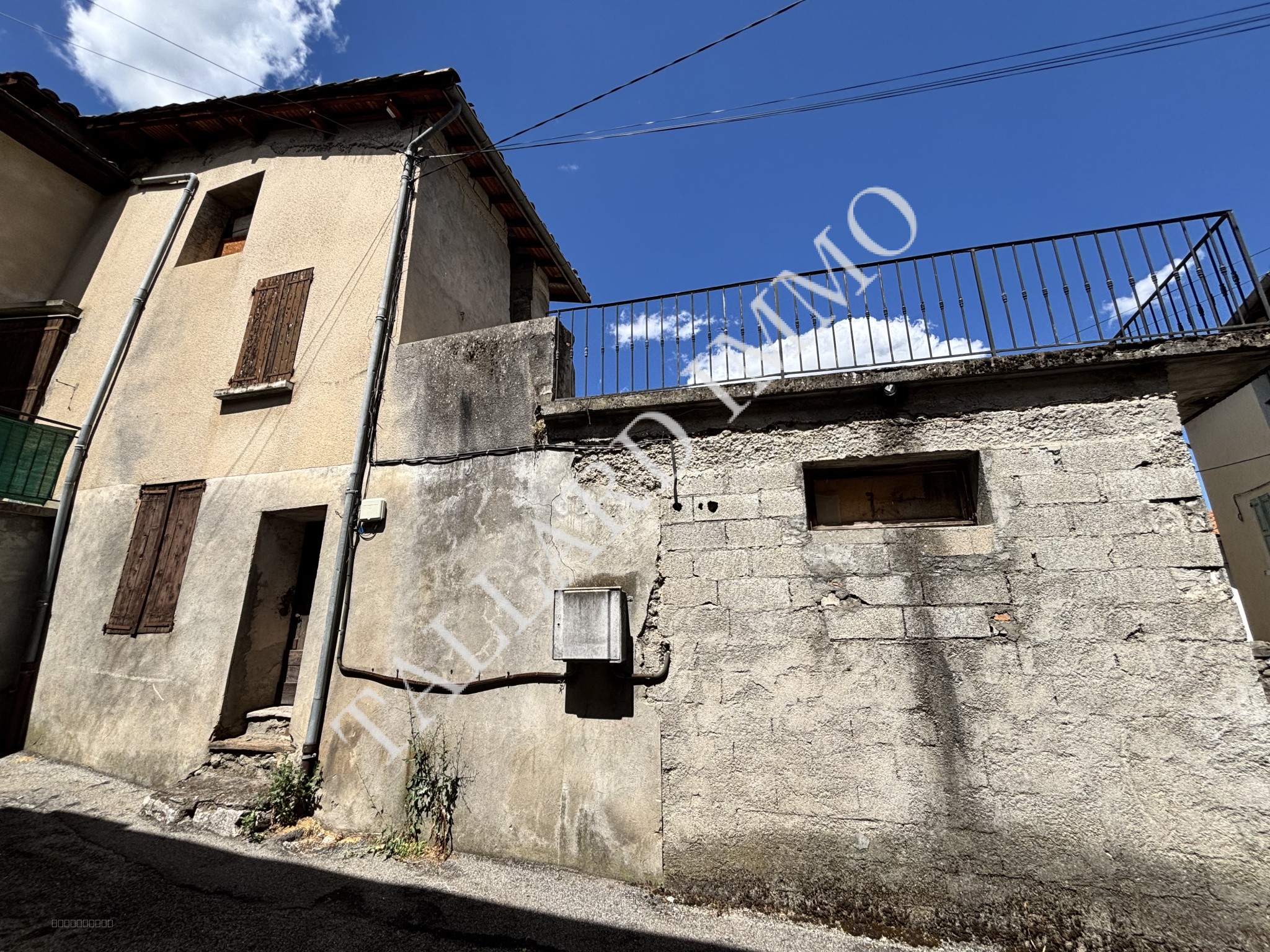 Exclusivité Tallard, maison de village à rénover, terrasse, garage et cave. — photo 2