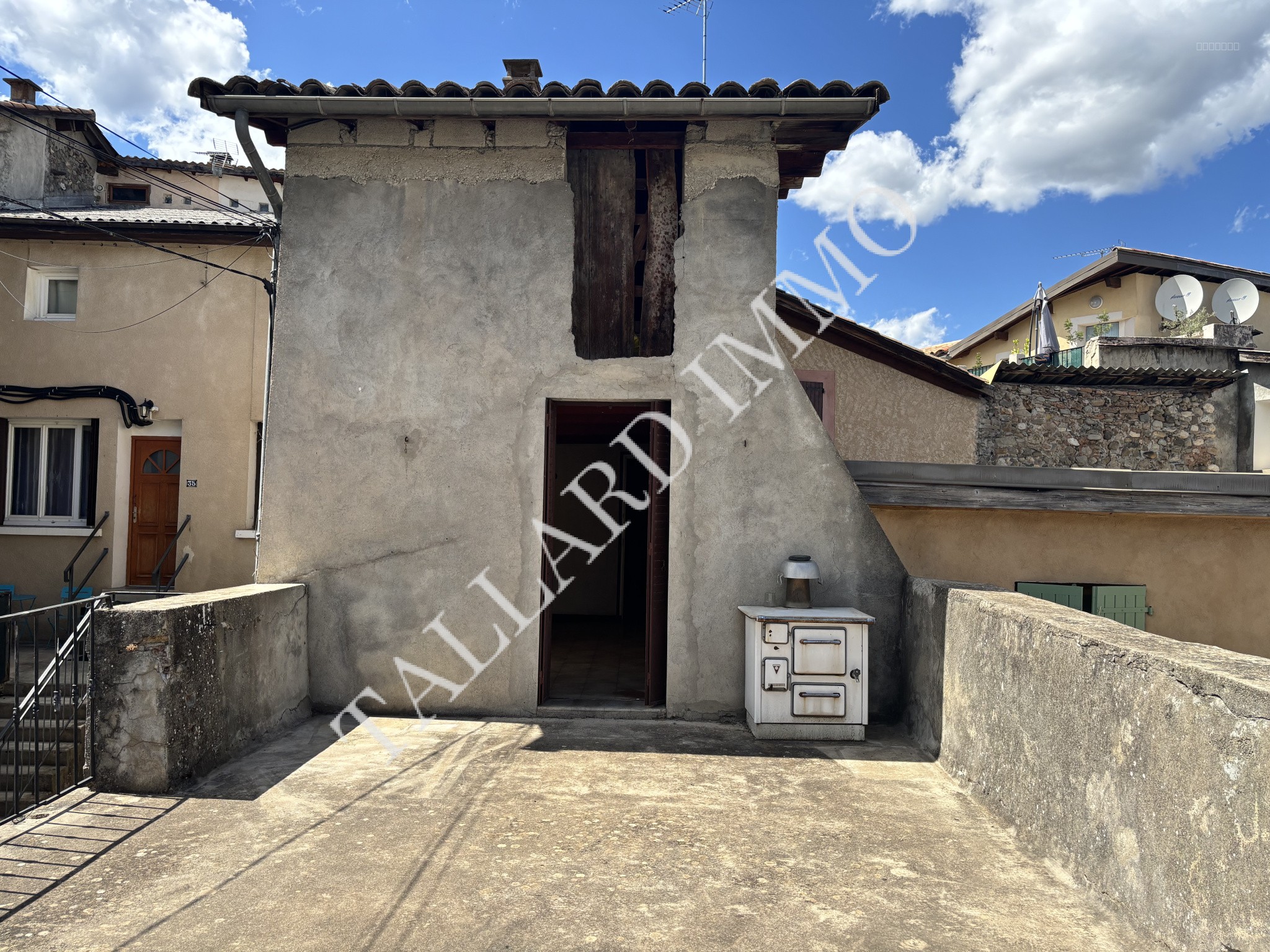 Exclusivité Tallard, maison de village à rénover, terrasse, garage et cave. — photo 3