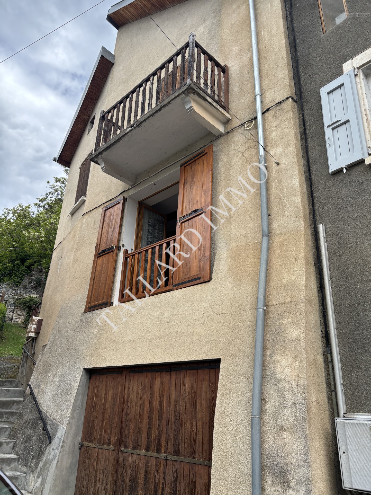 Espinasses, Maison de village 83m2 avec terrasse, garage 45 m2, caves et combles. — photo 13