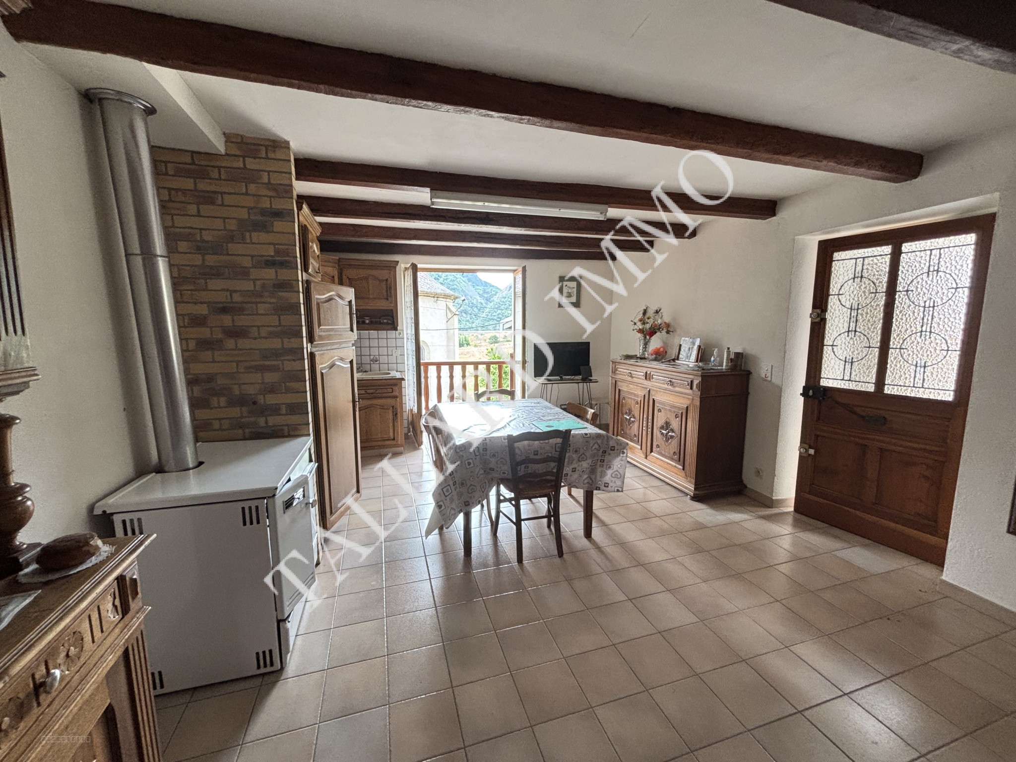 Espinasses, Maison de village 83m2 avec terrasse, garage 45 m2, caves et combles. — photo 2