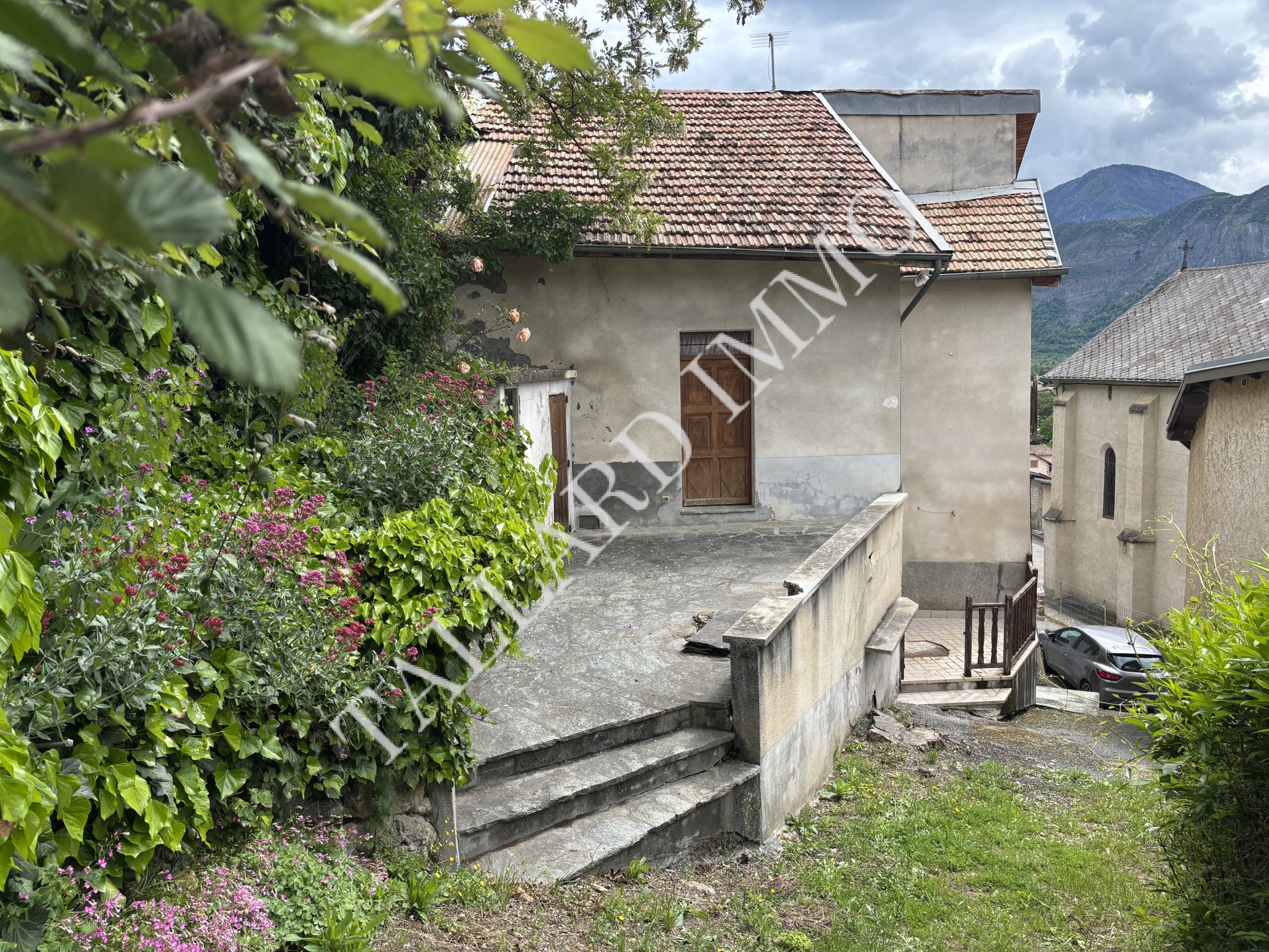 Espinasses, Maison de village 83m2 avec terrasse, garage 45 m2, caves et combles. — photo 14