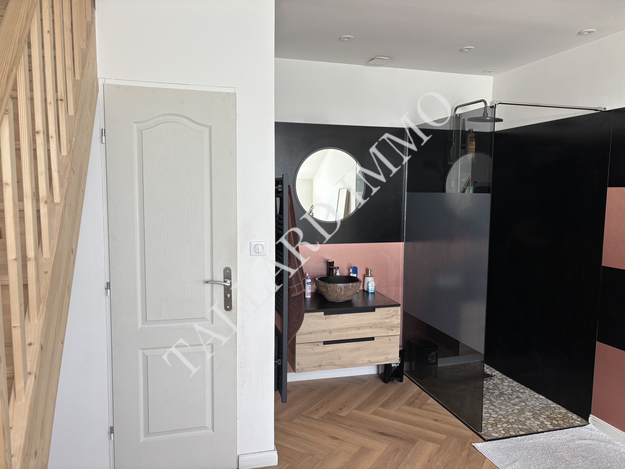 15 mn Gap, vaste bâtisse avec local commercial, appartement loft récent + potentiel pour plusieurs logements — photo 9