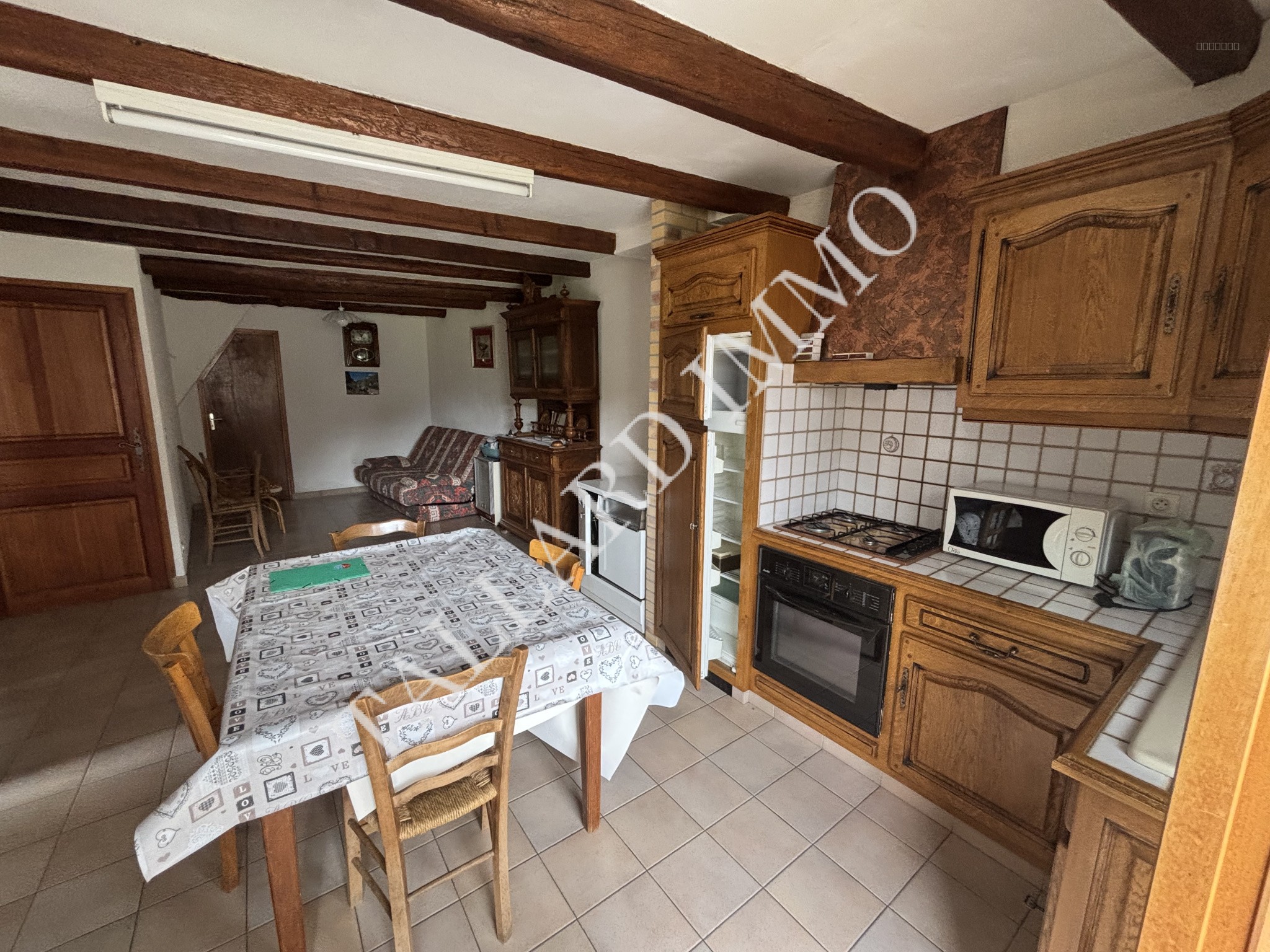 Espinasses, Maison de village 83m2 avec terrasse, garage 45 m2, caves et combles. — photo 3