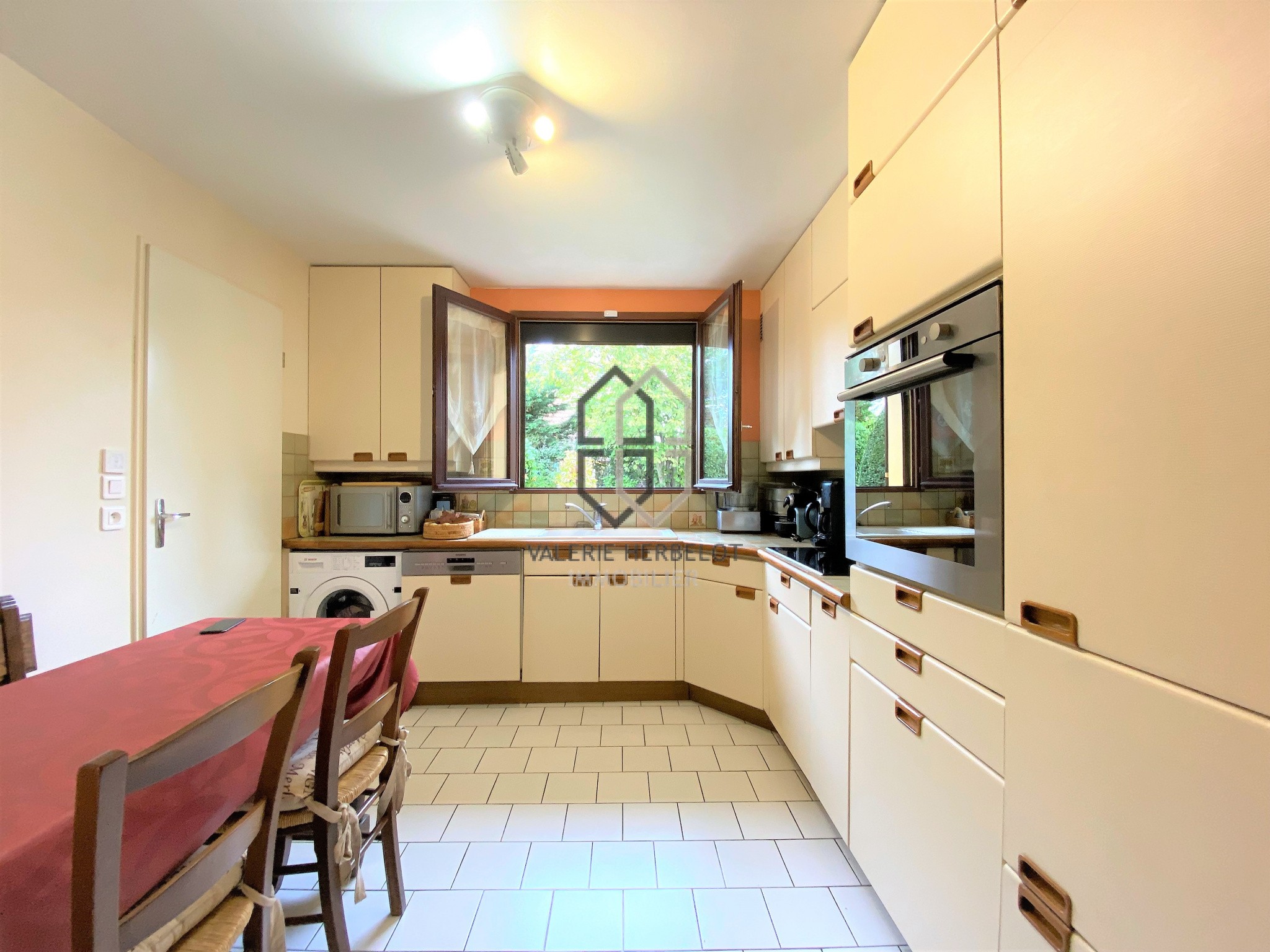 Agréable maison ensoleillée et calme — photo 6