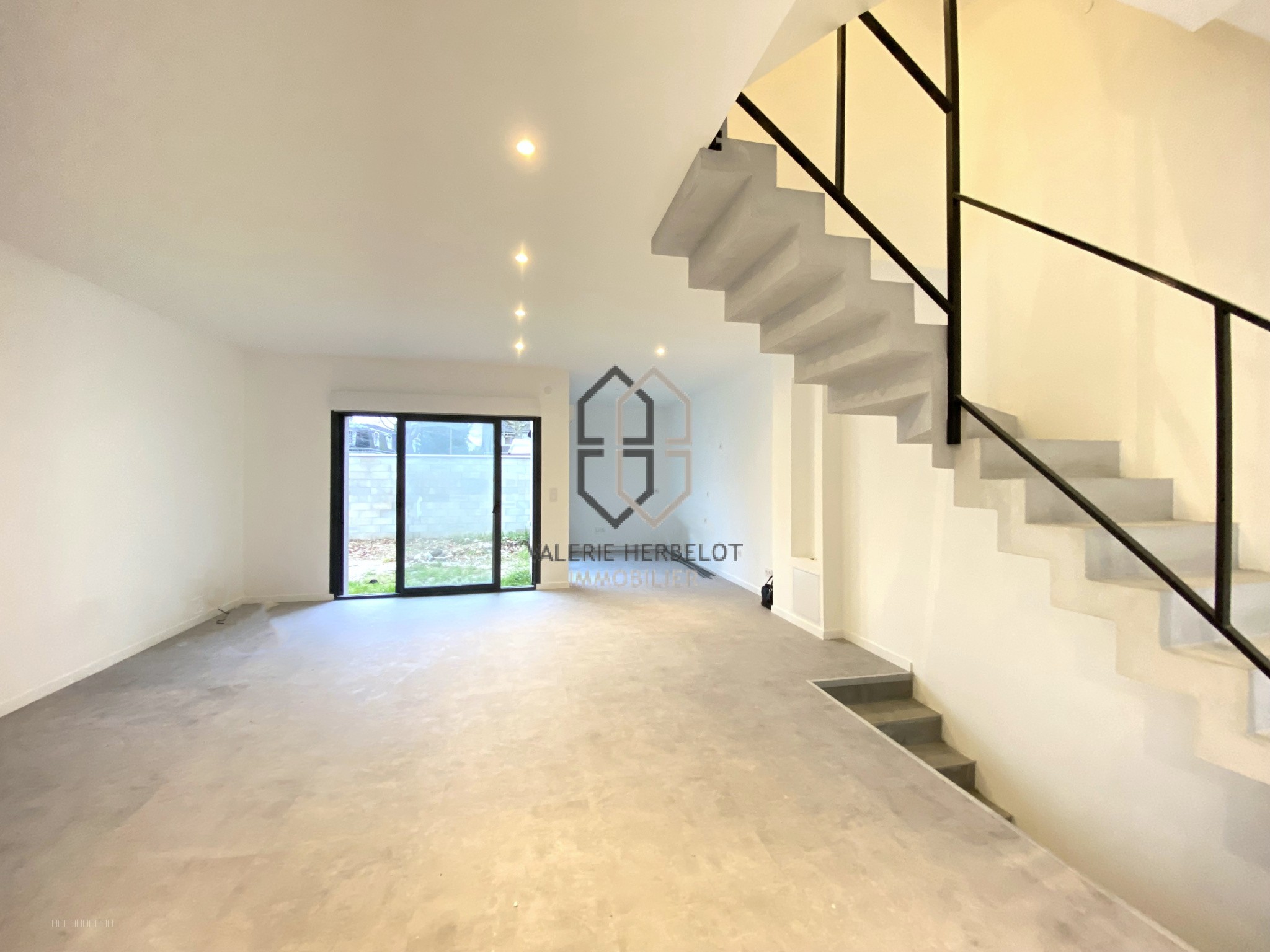 Maison d'architecte neuve, construction de qualité, offrant lumière et volumes — photo 2