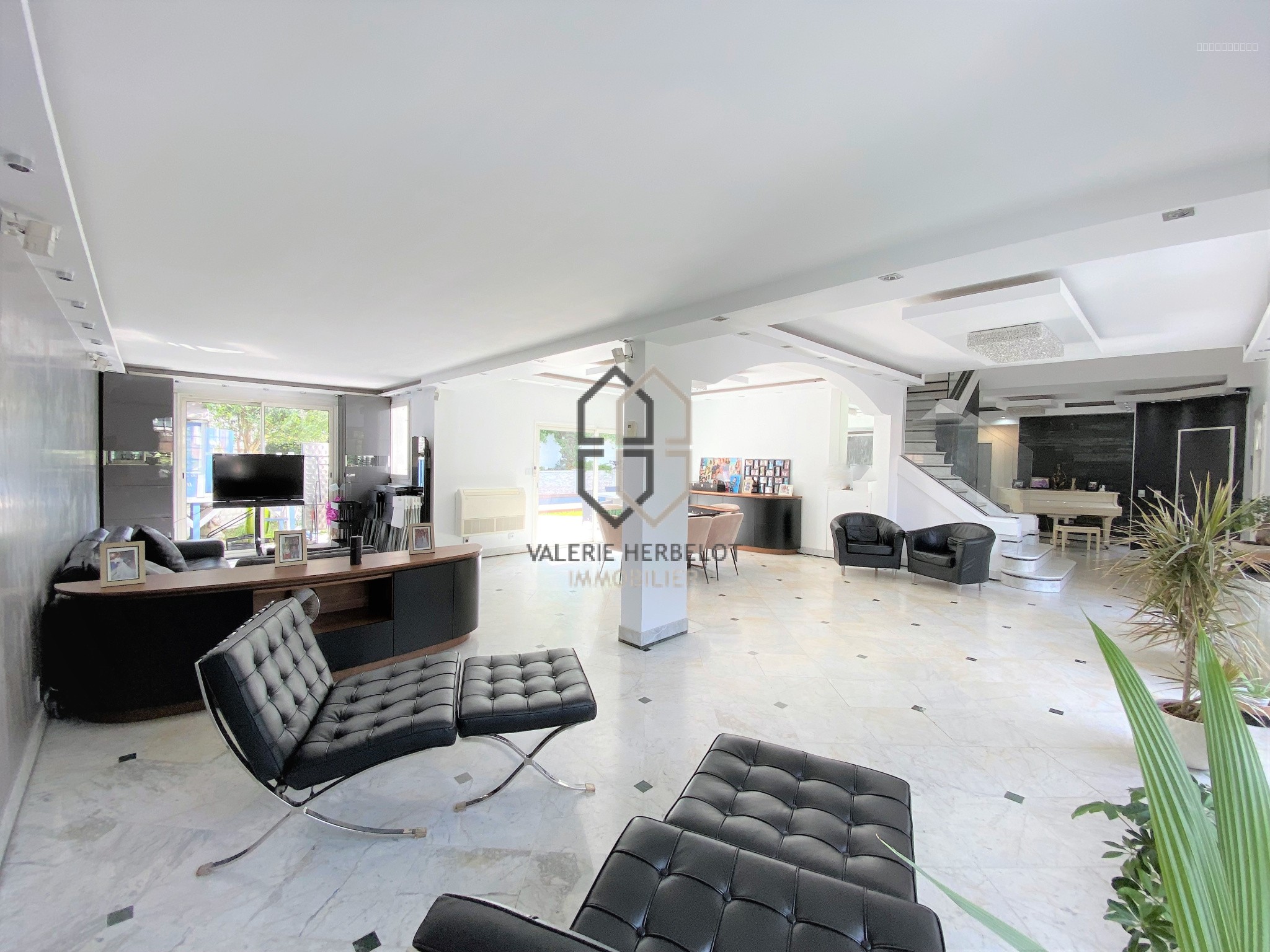 Maison contemporaine à proximité immédiate de la Varenne — photo 9