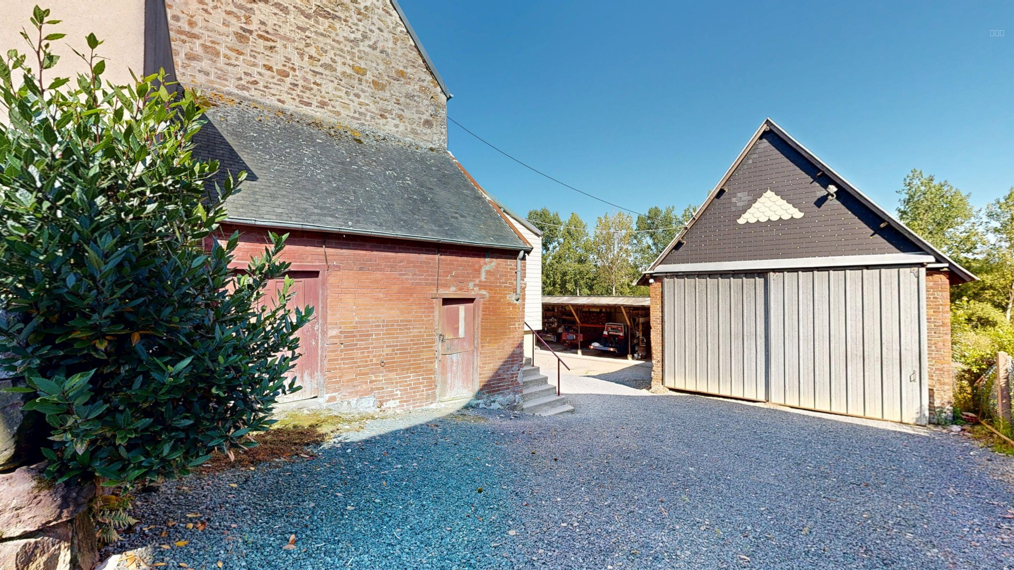 Propriété 190 m2 avec nombreuses dépendances et étang — photo 5