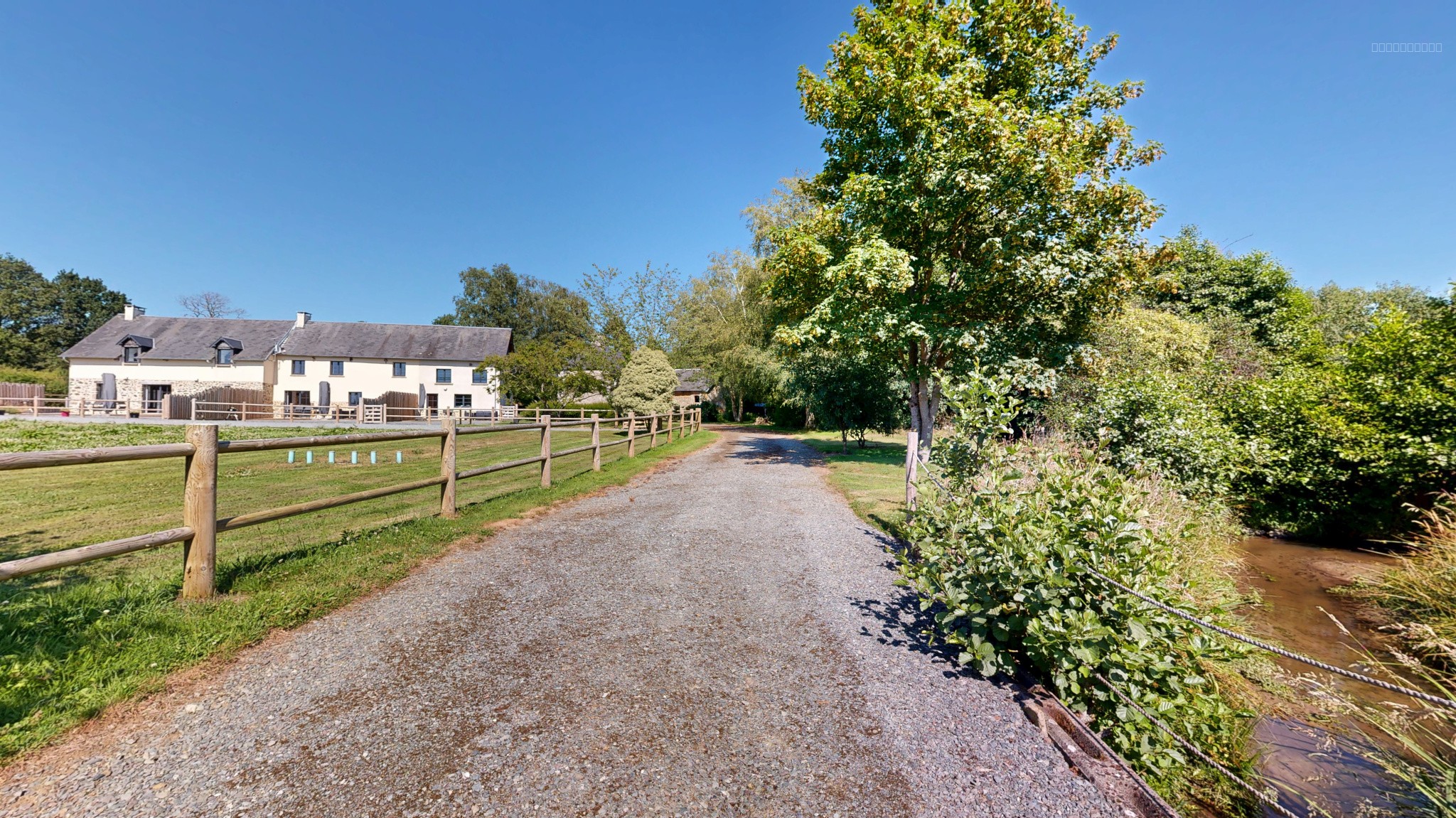 Propriété d'exception avec Gites - 403 m2 sur terrain de 8,5 hectares avec dépendances et étangs. — photo 11
