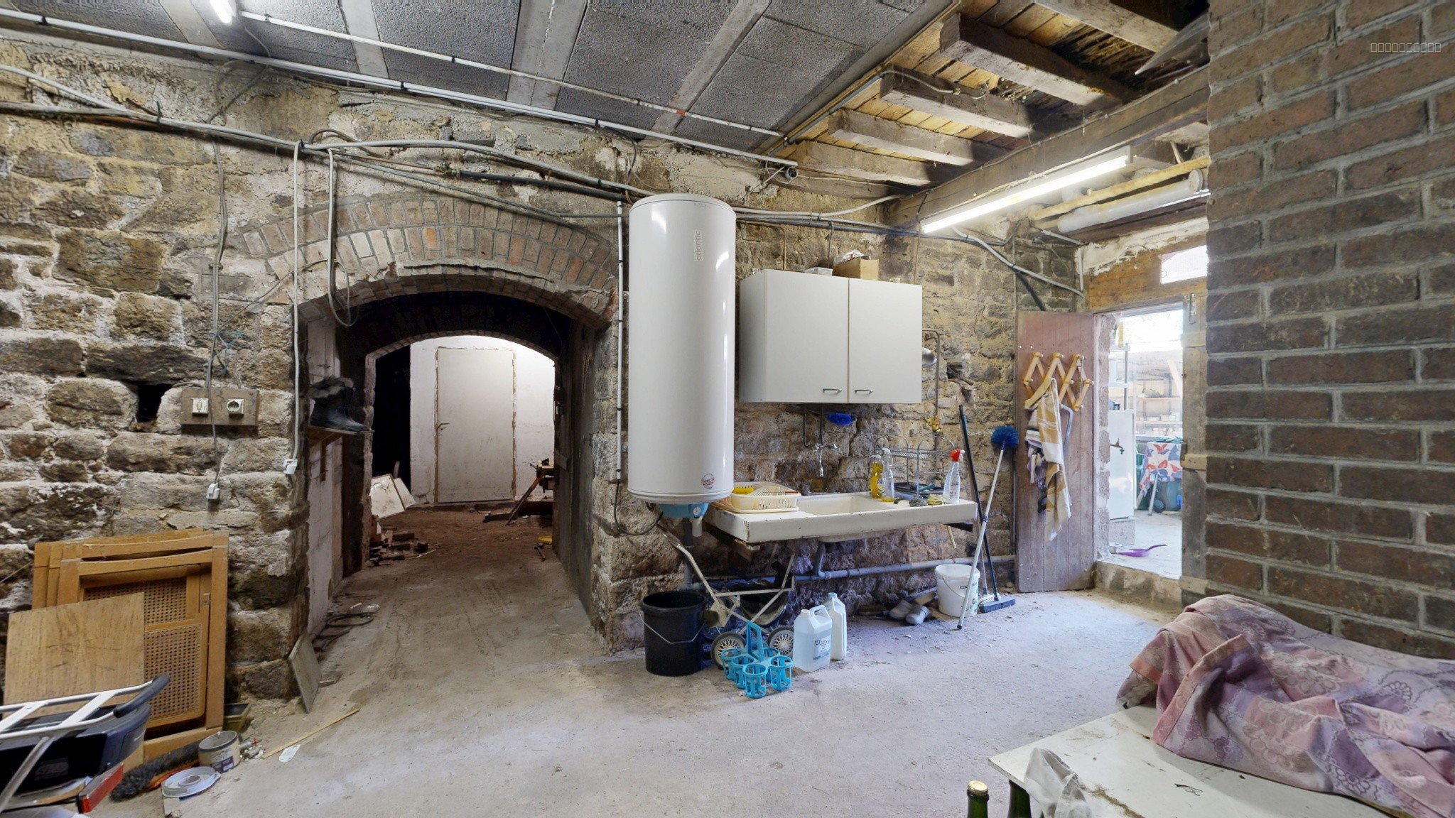 Propriété 190 m2 avec nombreuses dépendances et étang — photo 17