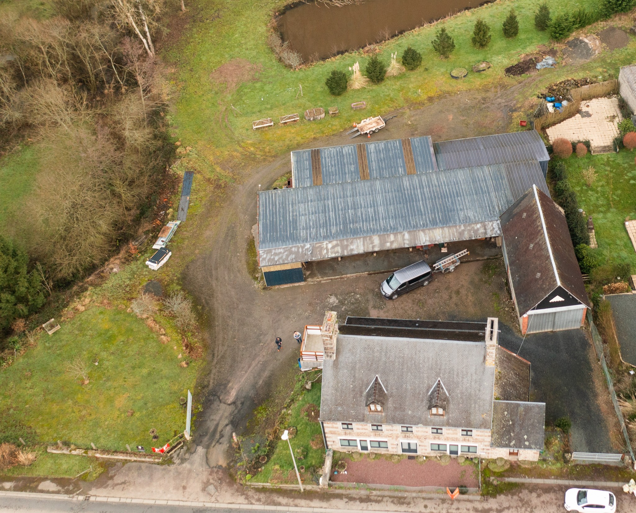 Propriété 190 m2 avec nombreuses dépendances et étang — photo 3