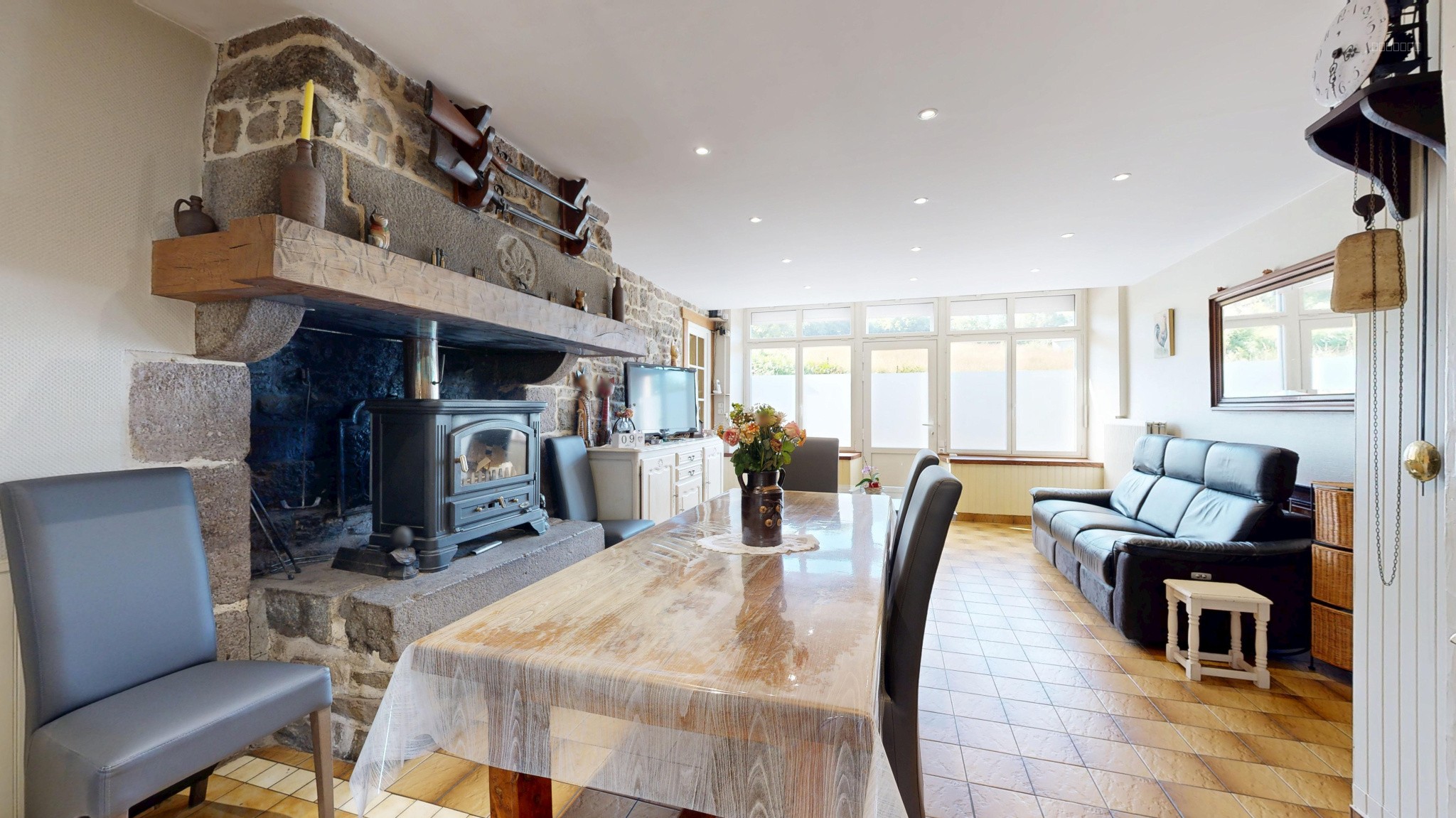 Propriété 190 m2 avec nombreuses dépendances et étang — photo 7