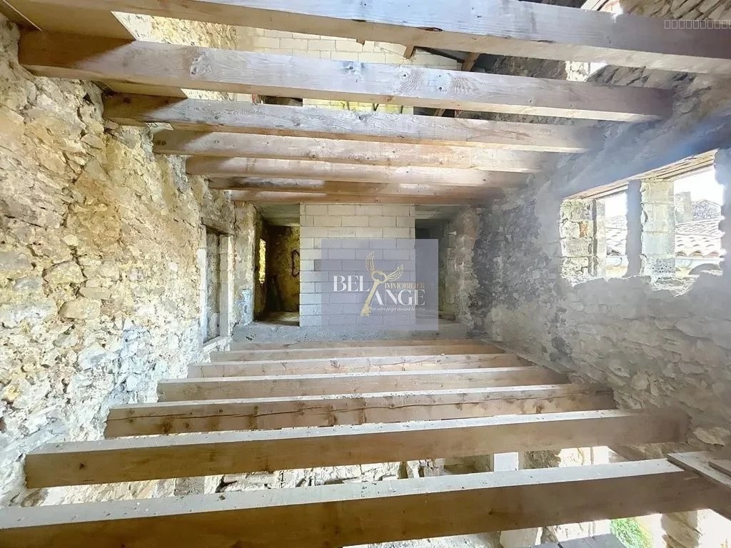 Maison de Village à Rénover dans un village de Caractère. — photo 13