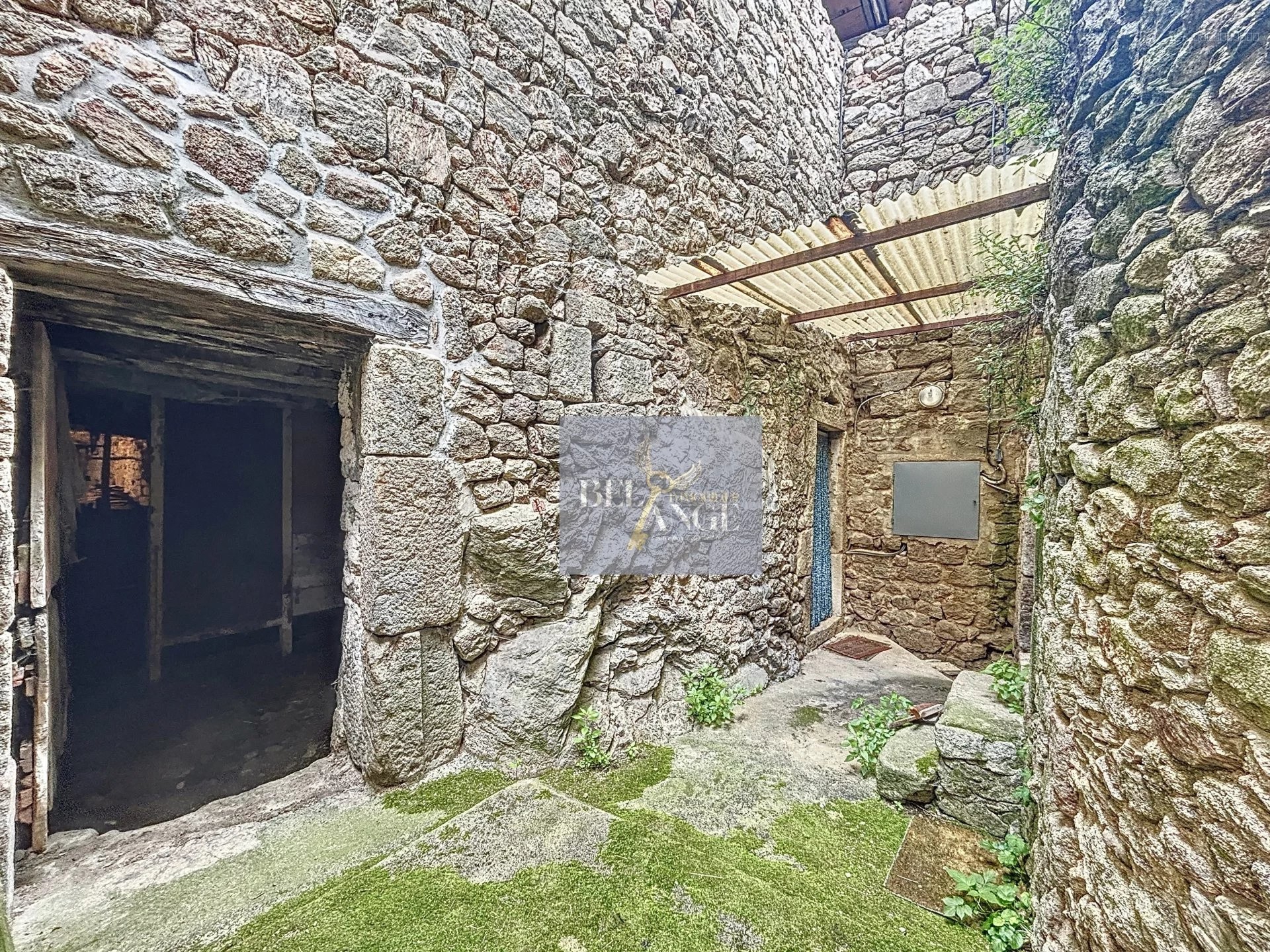 Maison en pierre - Cachet et fort potentiel — photo 11