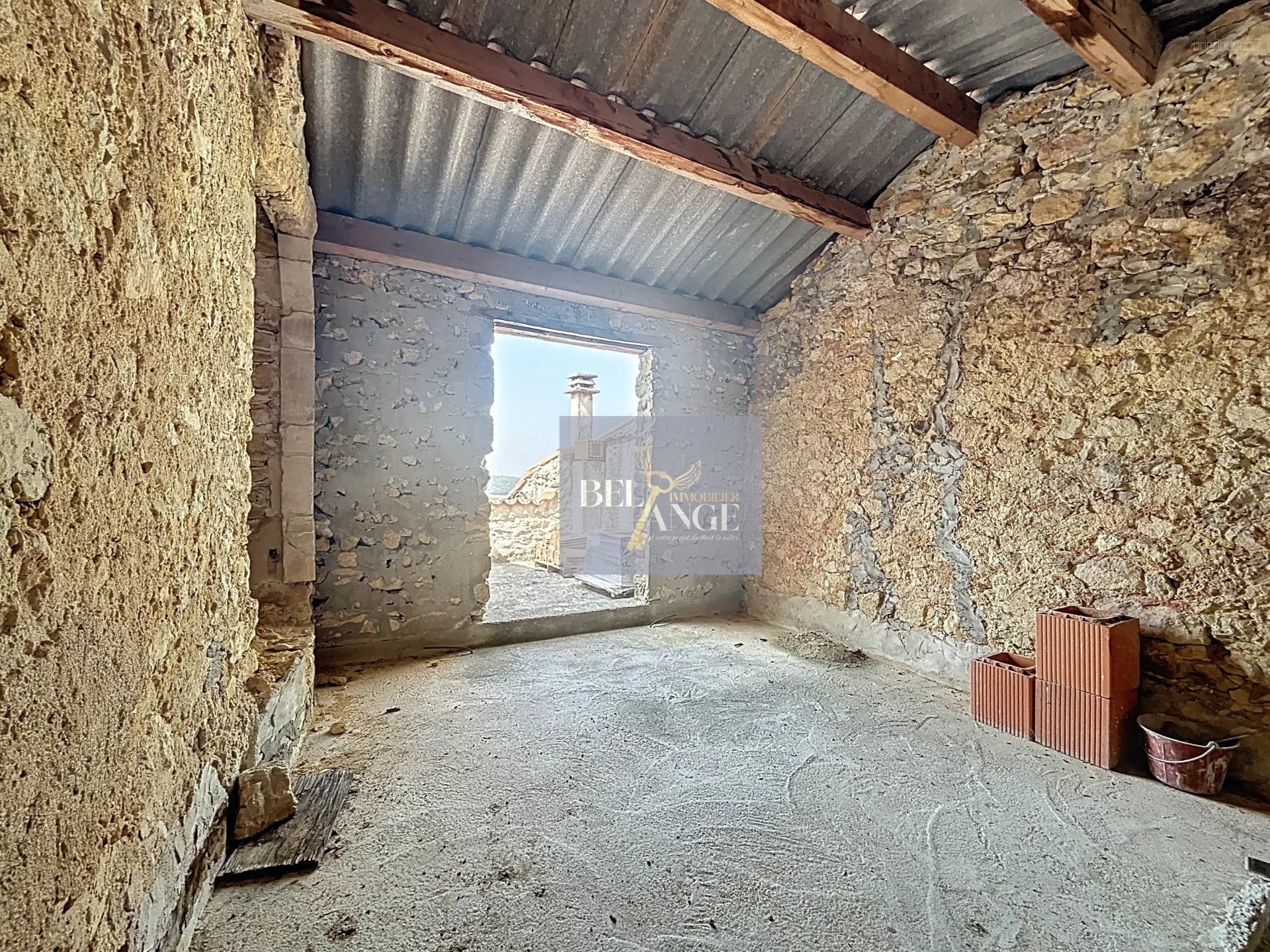 Maison de Village à Rénover dans un village de Caractère. — photo 17