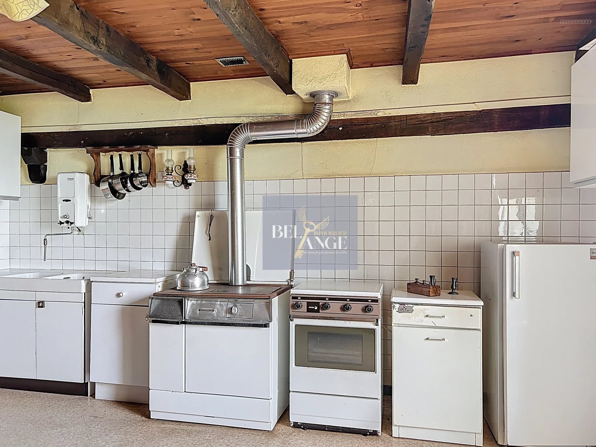 Maison en pierre - Cachet et fort potentiel — photo 13