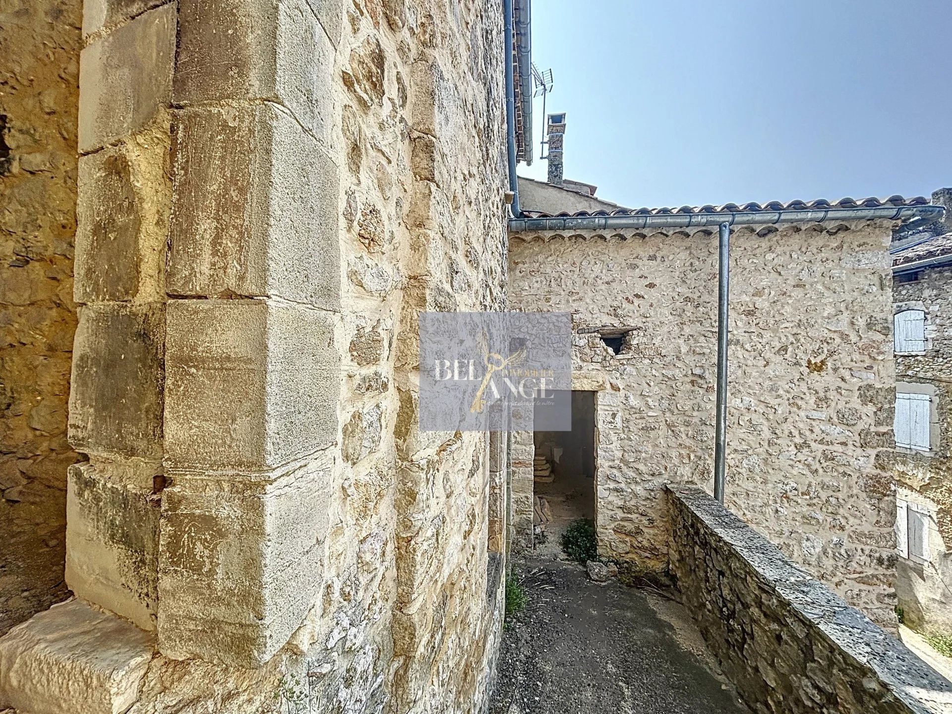 Maison de Village à Rénover dans un village de Caractère. — photo 7