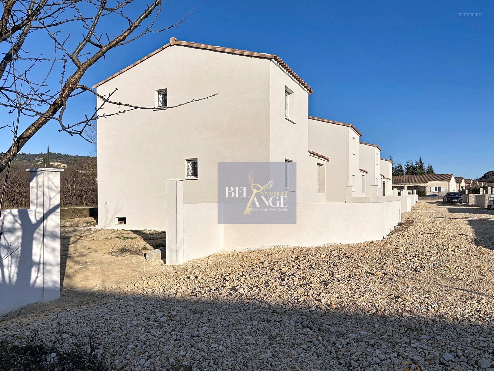 Maisons neuves dans un petit quartier résidentiel   secteur Vallon-Pont-d’Arc — photo 9