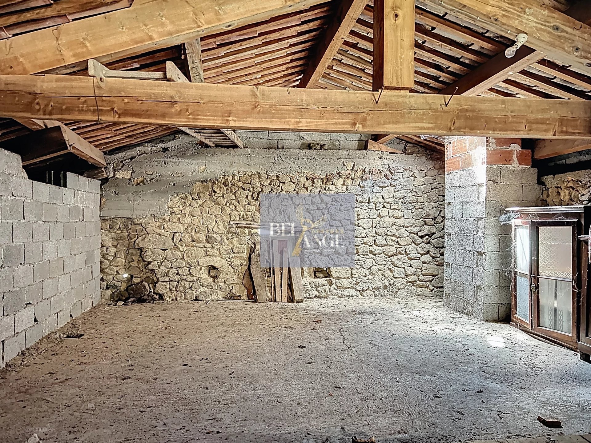 Maison en pierre - Cachet et fort potentiel — photo 10
