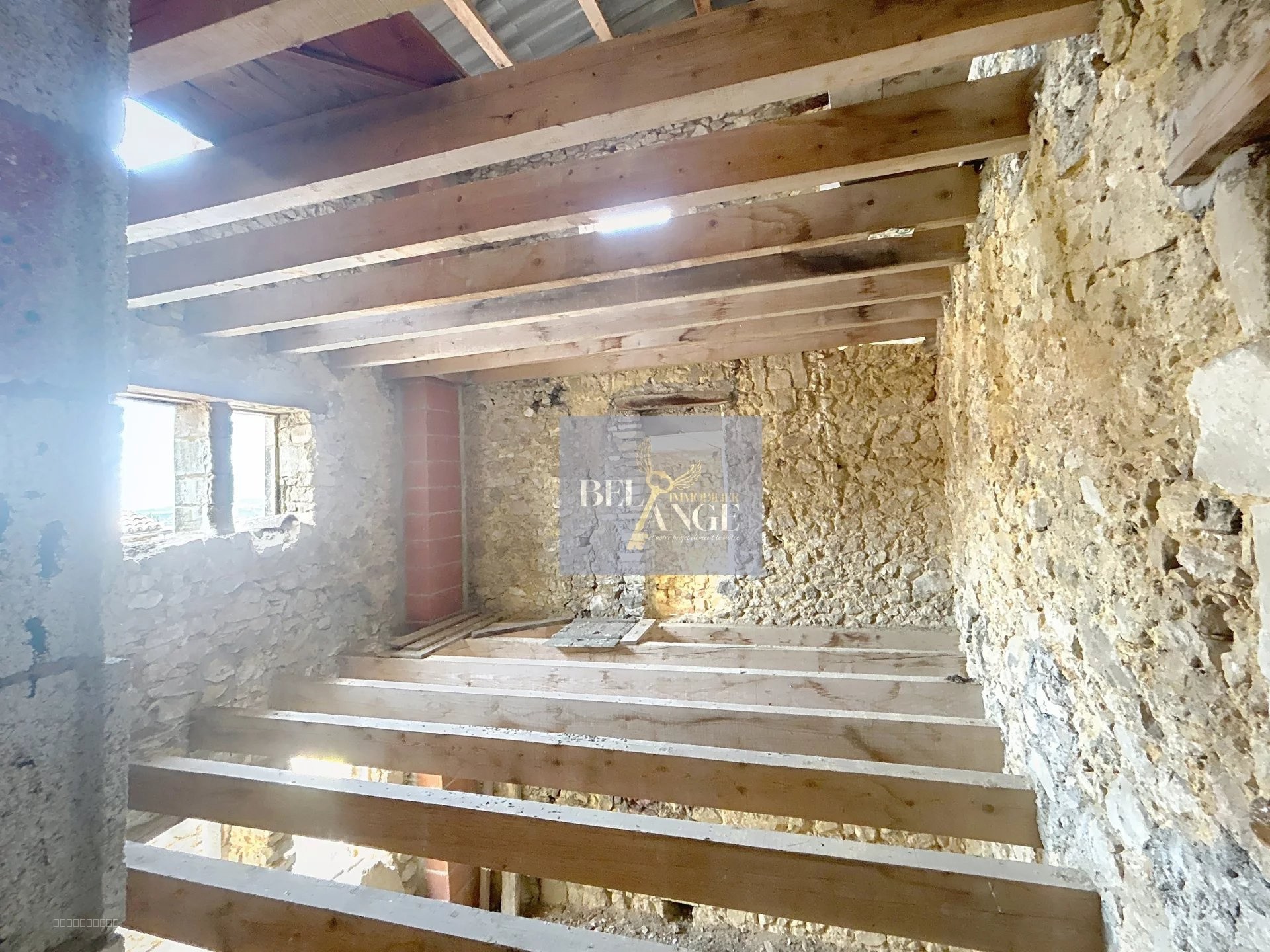 Maison de Village à Rénover dans un village de Caractère. — photo 12