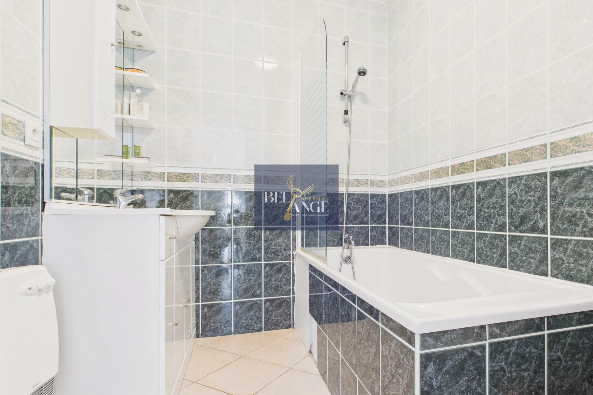 Maison traditionnelle avec piscine — photo 11