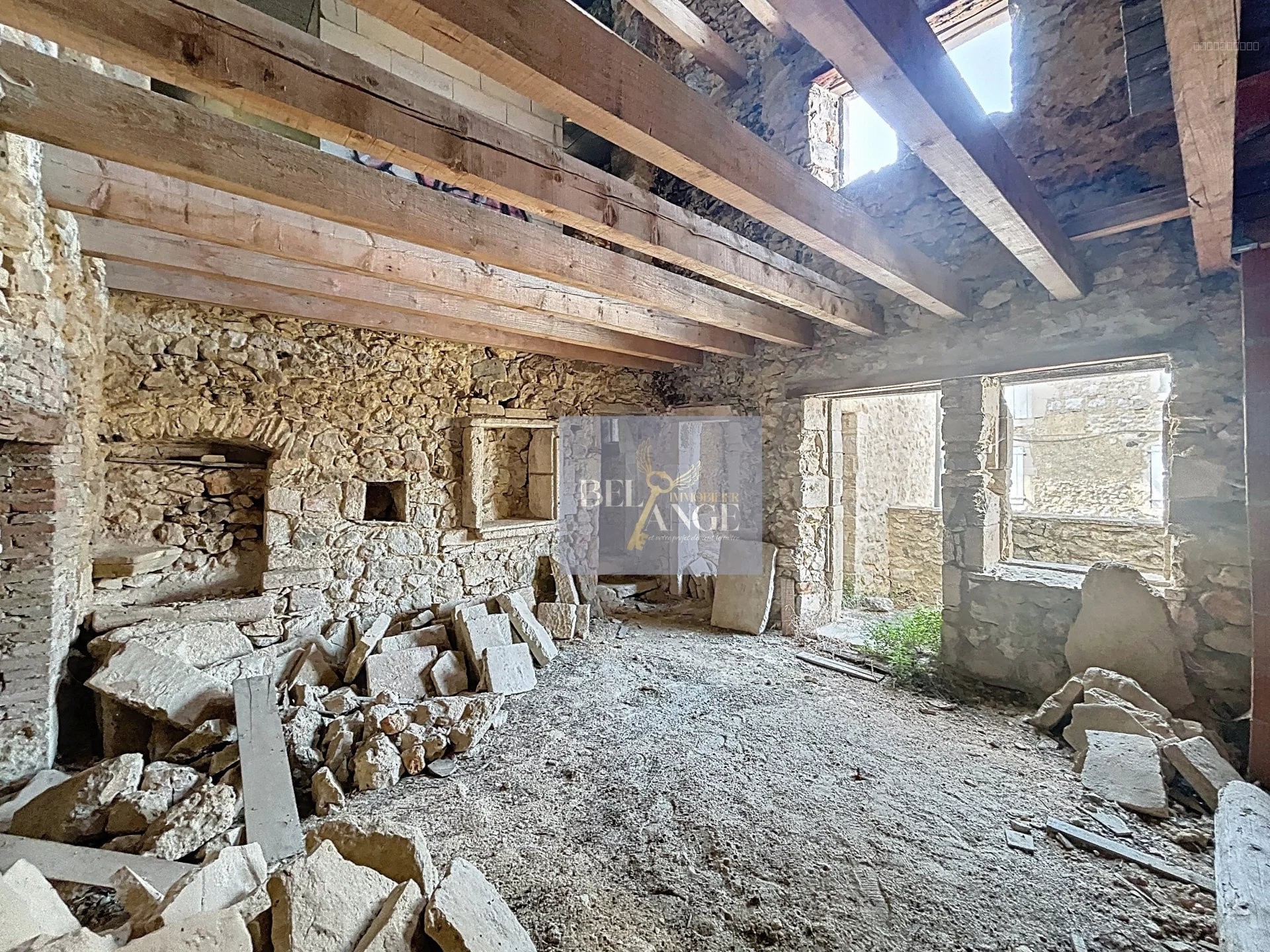 Maison de Village à Rénover dans un village de Caractère. — photo 11