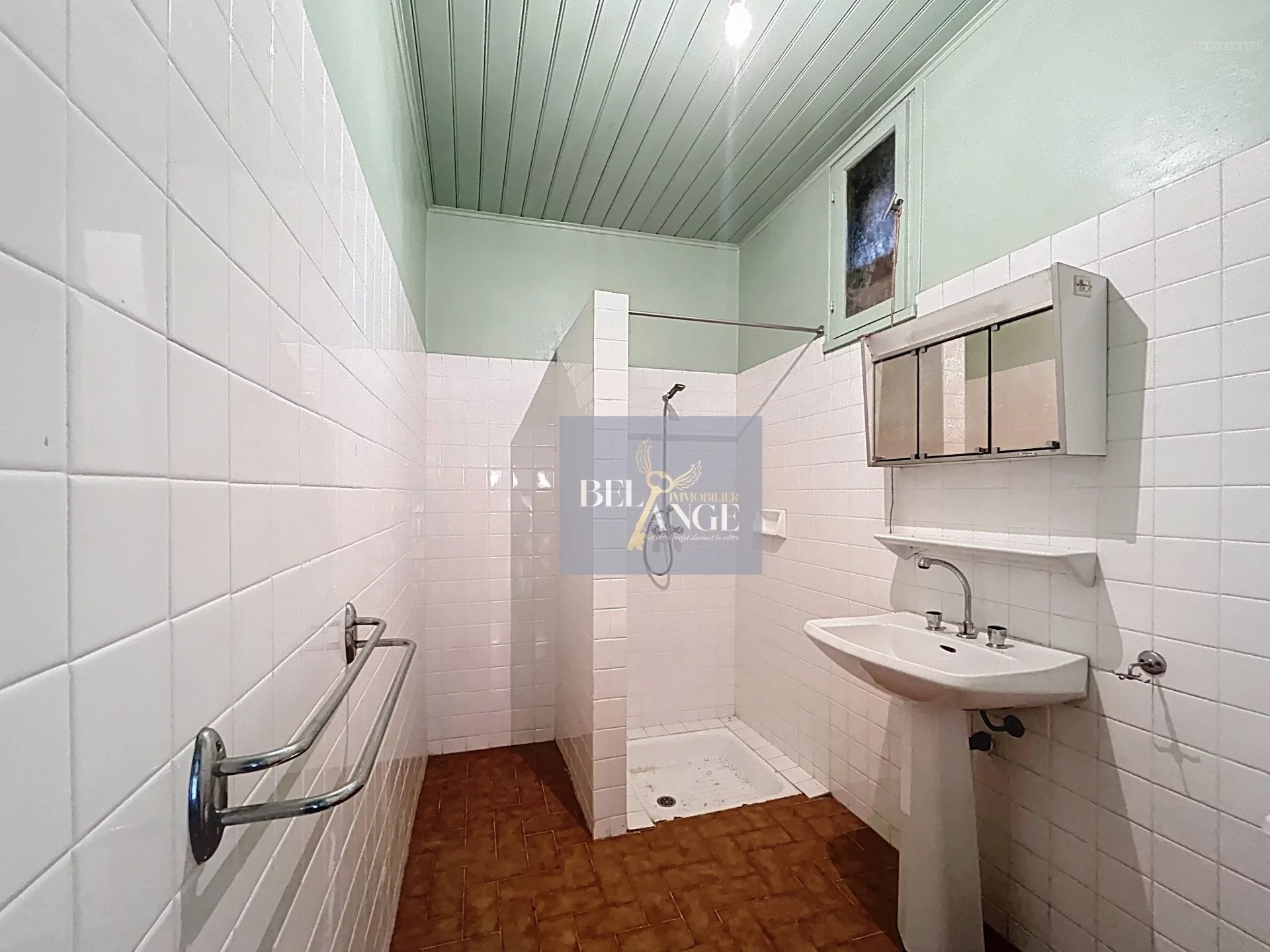 Maison en pierre - Cachet et fort potentiel — photo 7