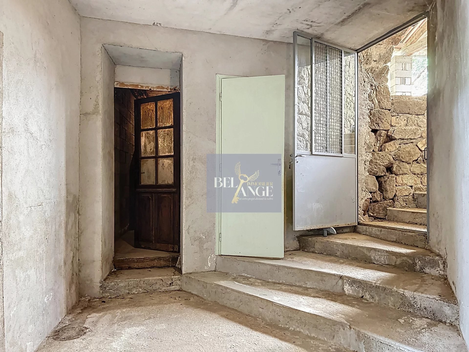 Maison en pierre - Cachet et fort potentiel — photo 8