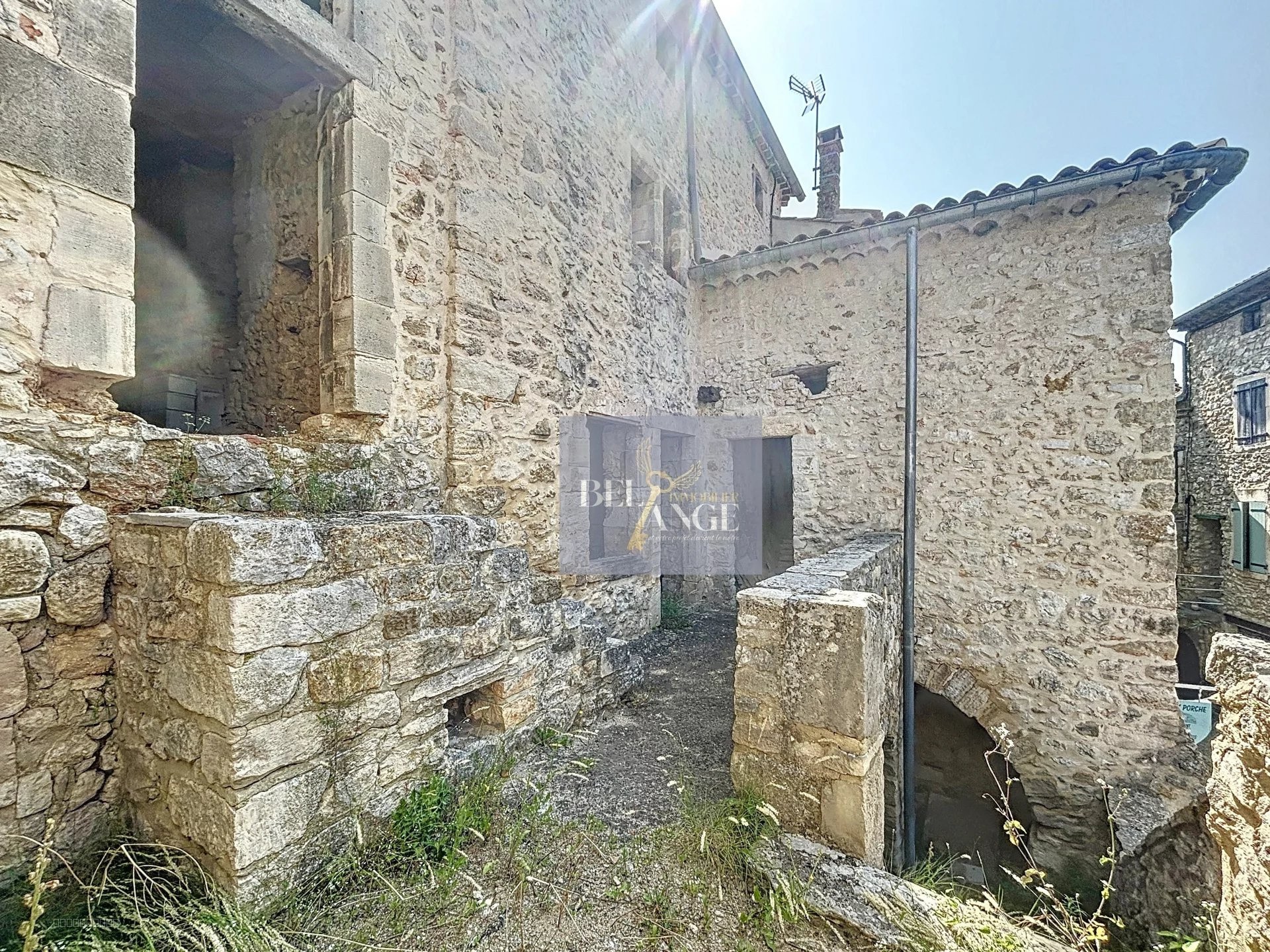 Maison de Village à Rénover dans un village de Caractère. — photo 10