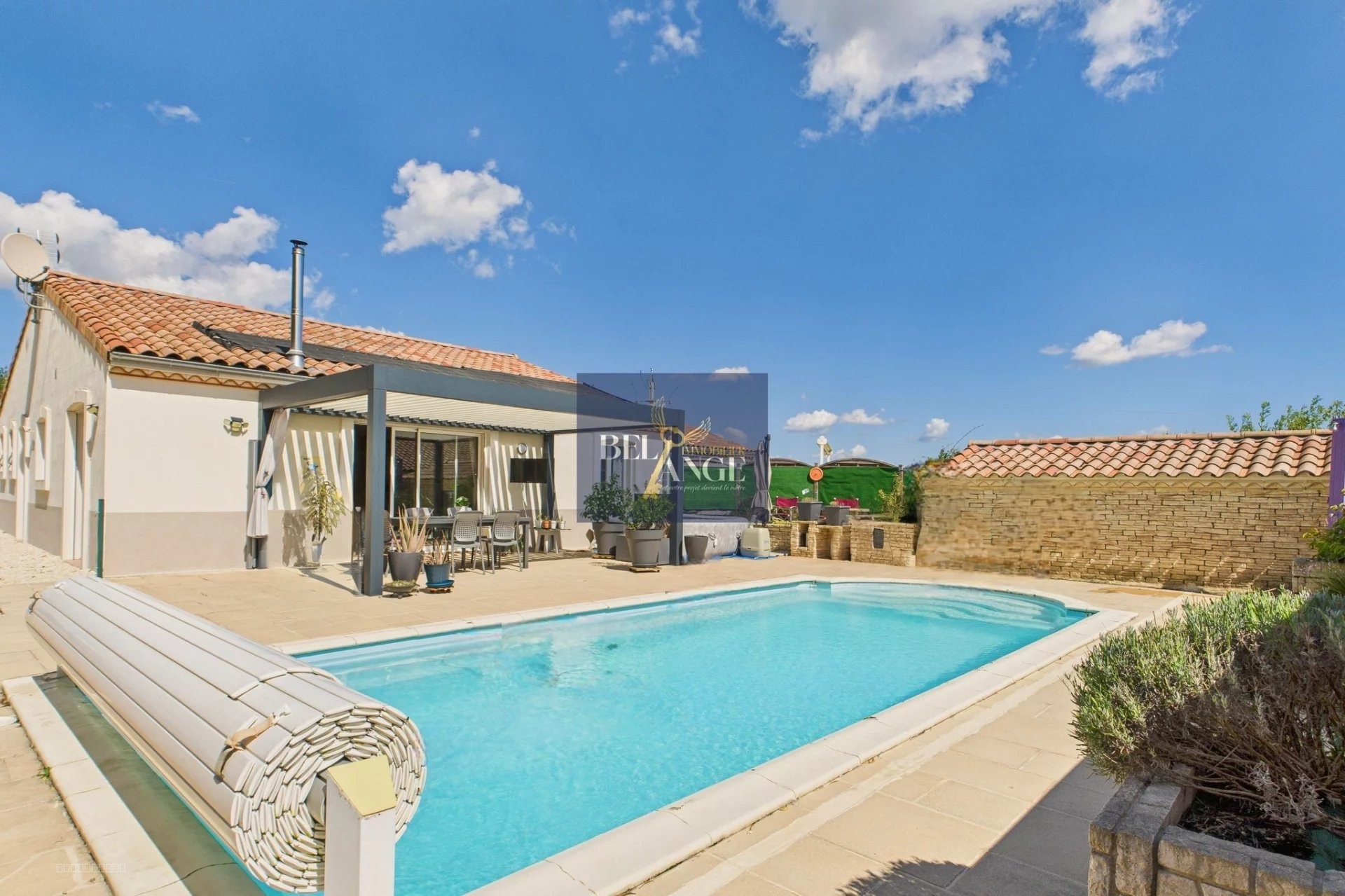 Maison traditionnelle avec piscine — photo 18