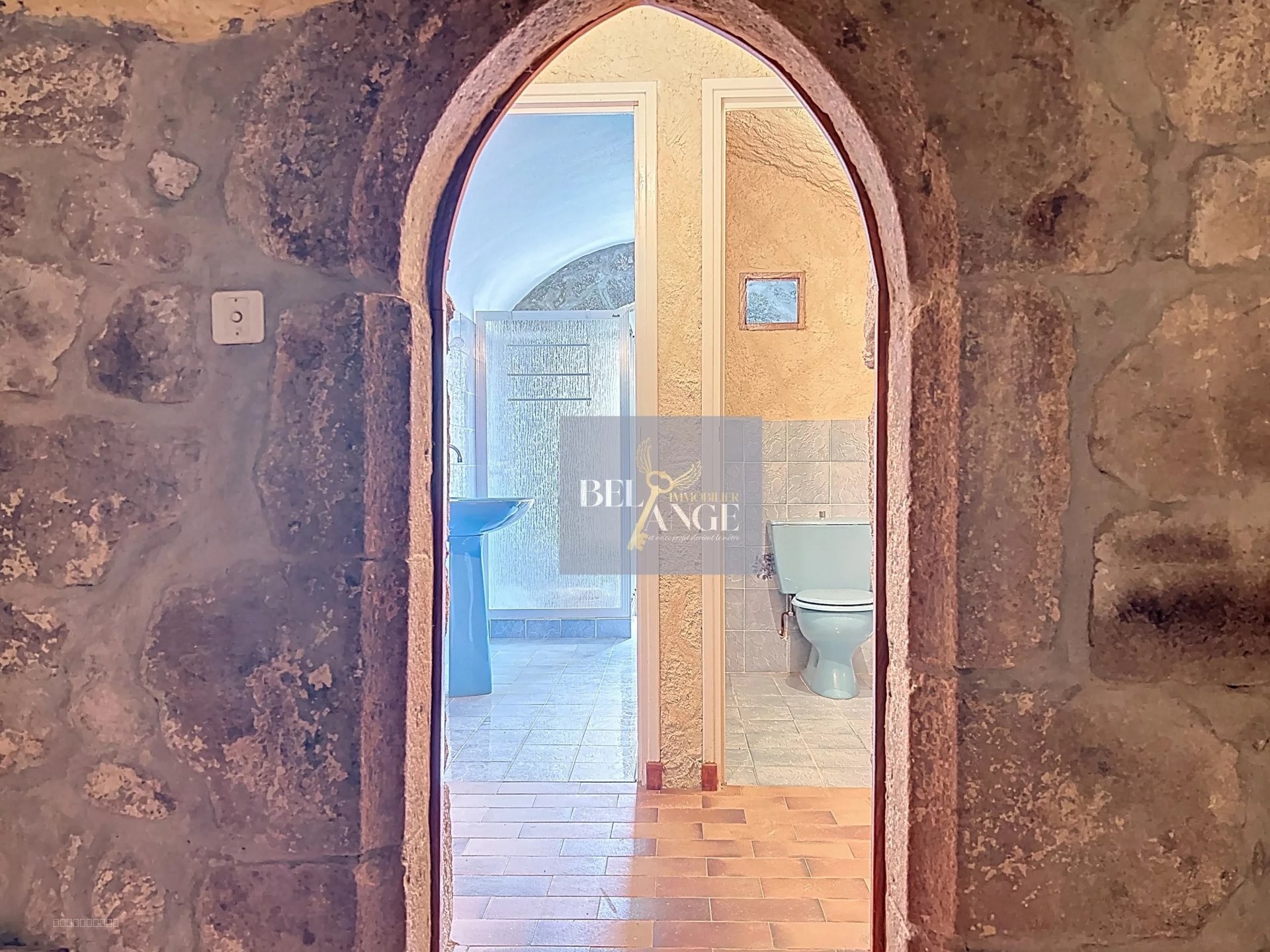 Maison en pierre - Cachet et fort potentiel — photo 14