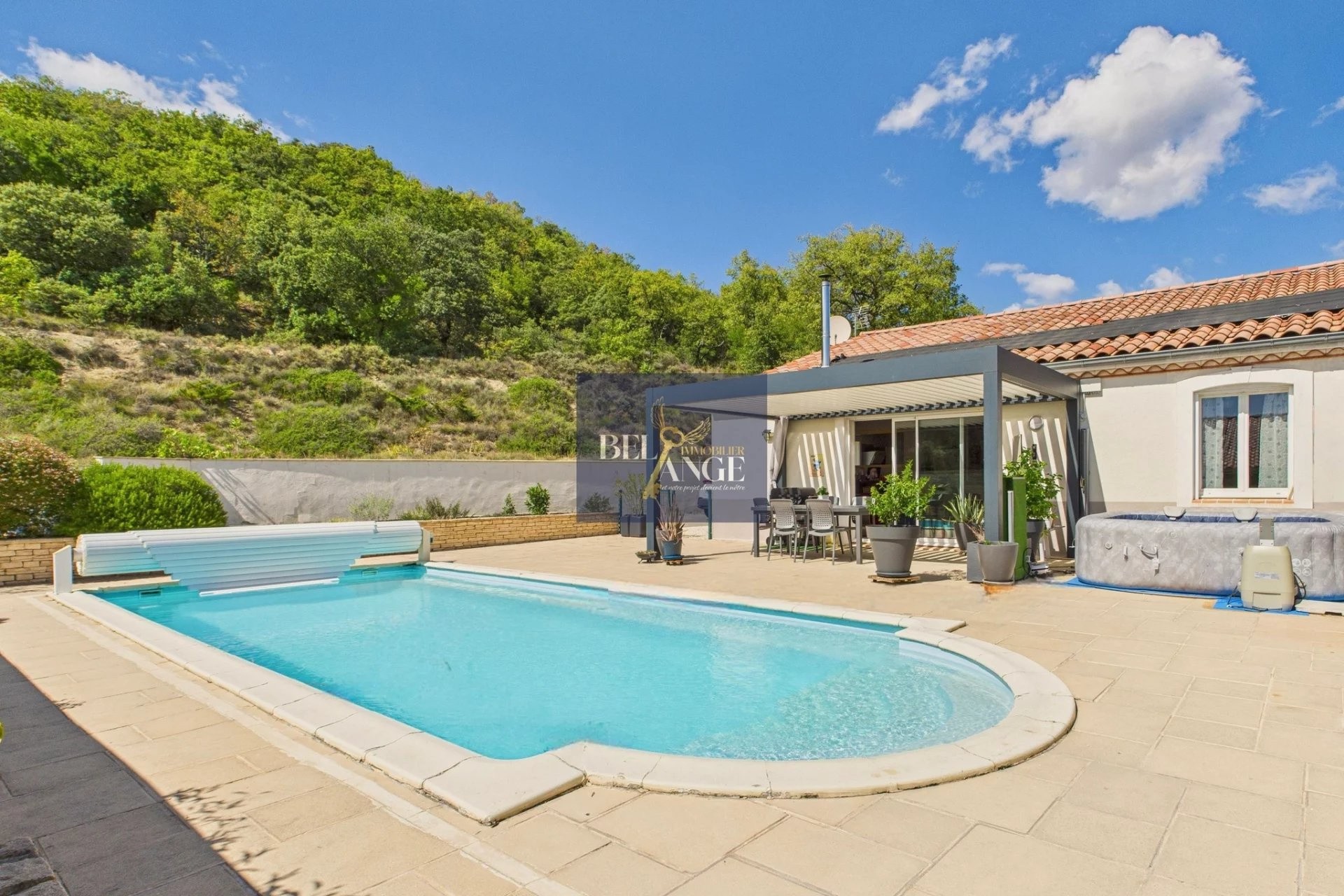 Maison traditionnelle avec piscine — photo 16