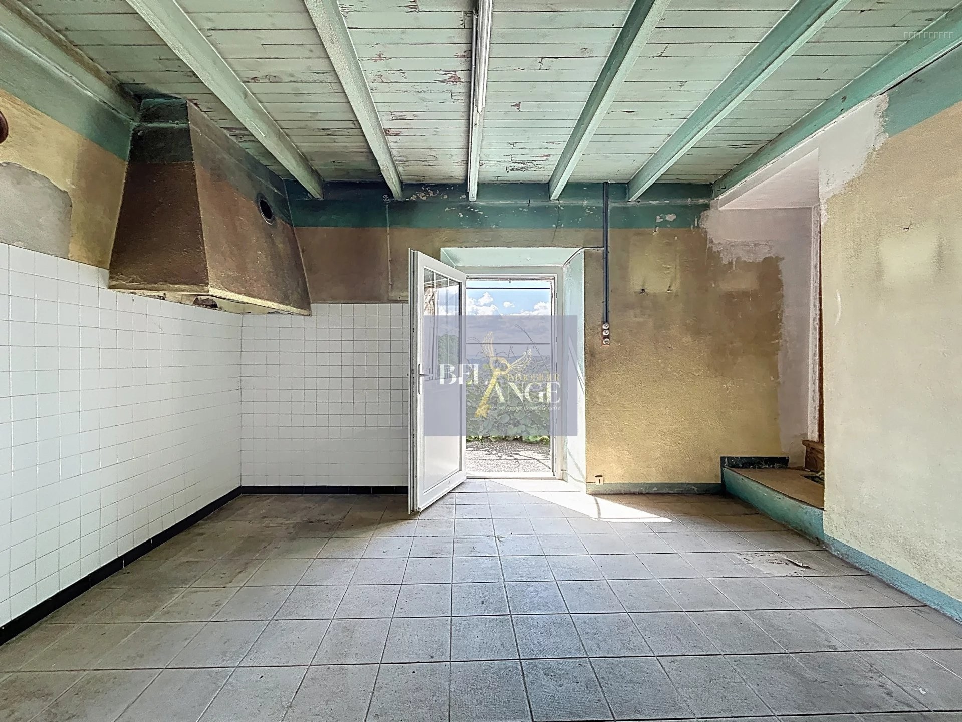 Maison en pierre - Cachet et fort potentiel — photo 5