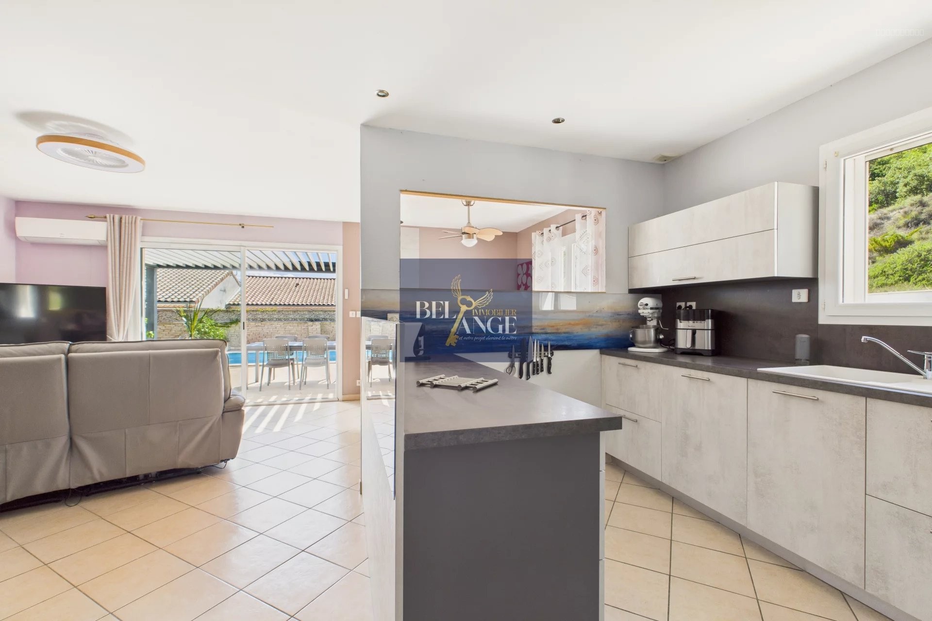 Maison traditionnelle avec piscine — photo 3