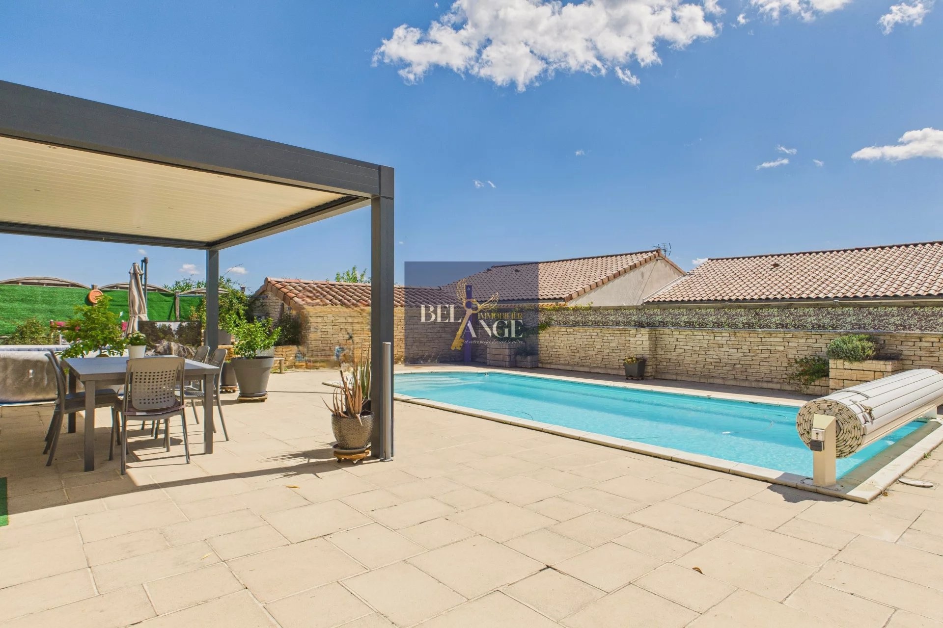 Maison traditionnelle avec piscine — photo 17