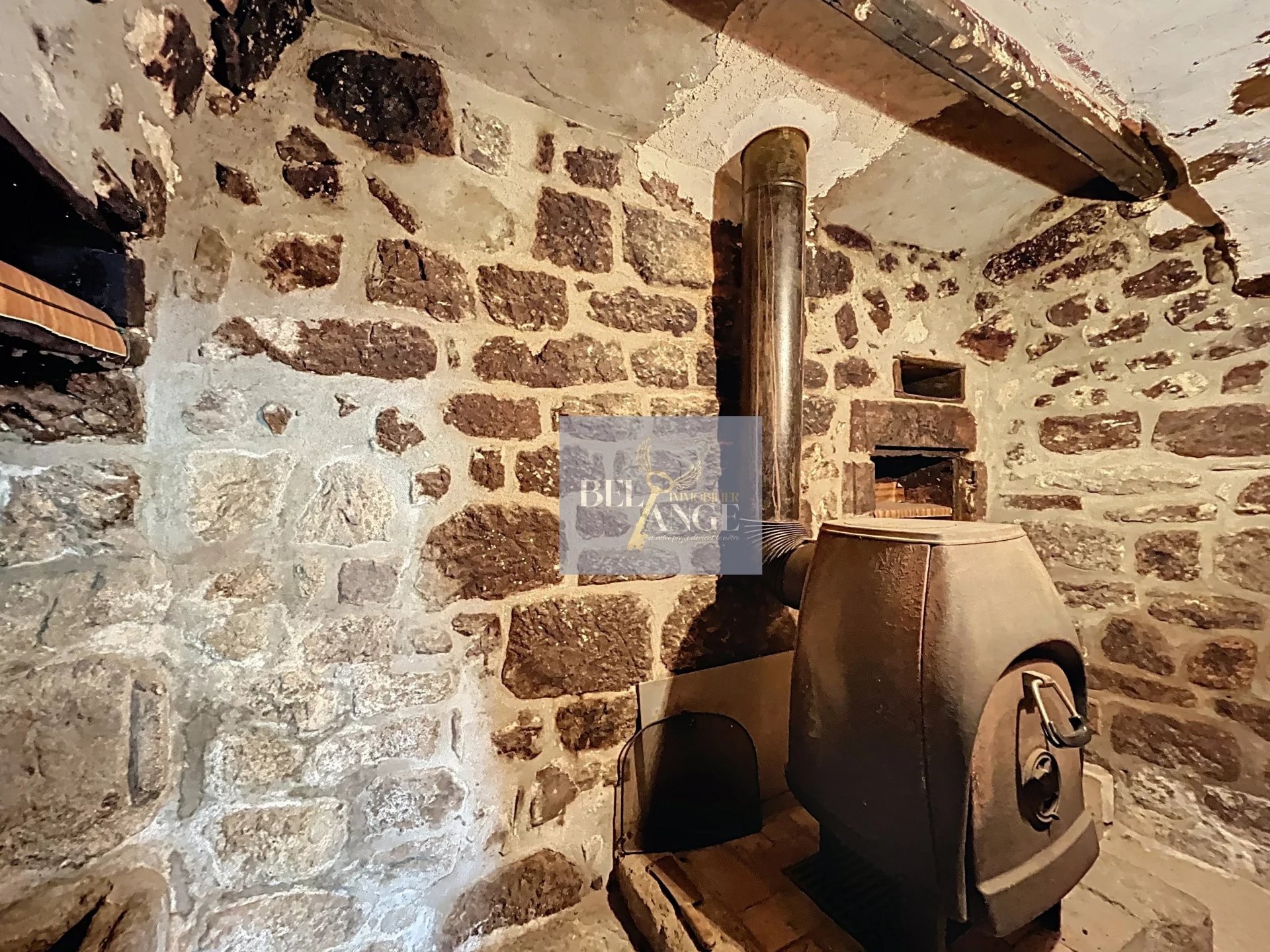 Maison en pierre - Cachet et fort potentiel — photo 12