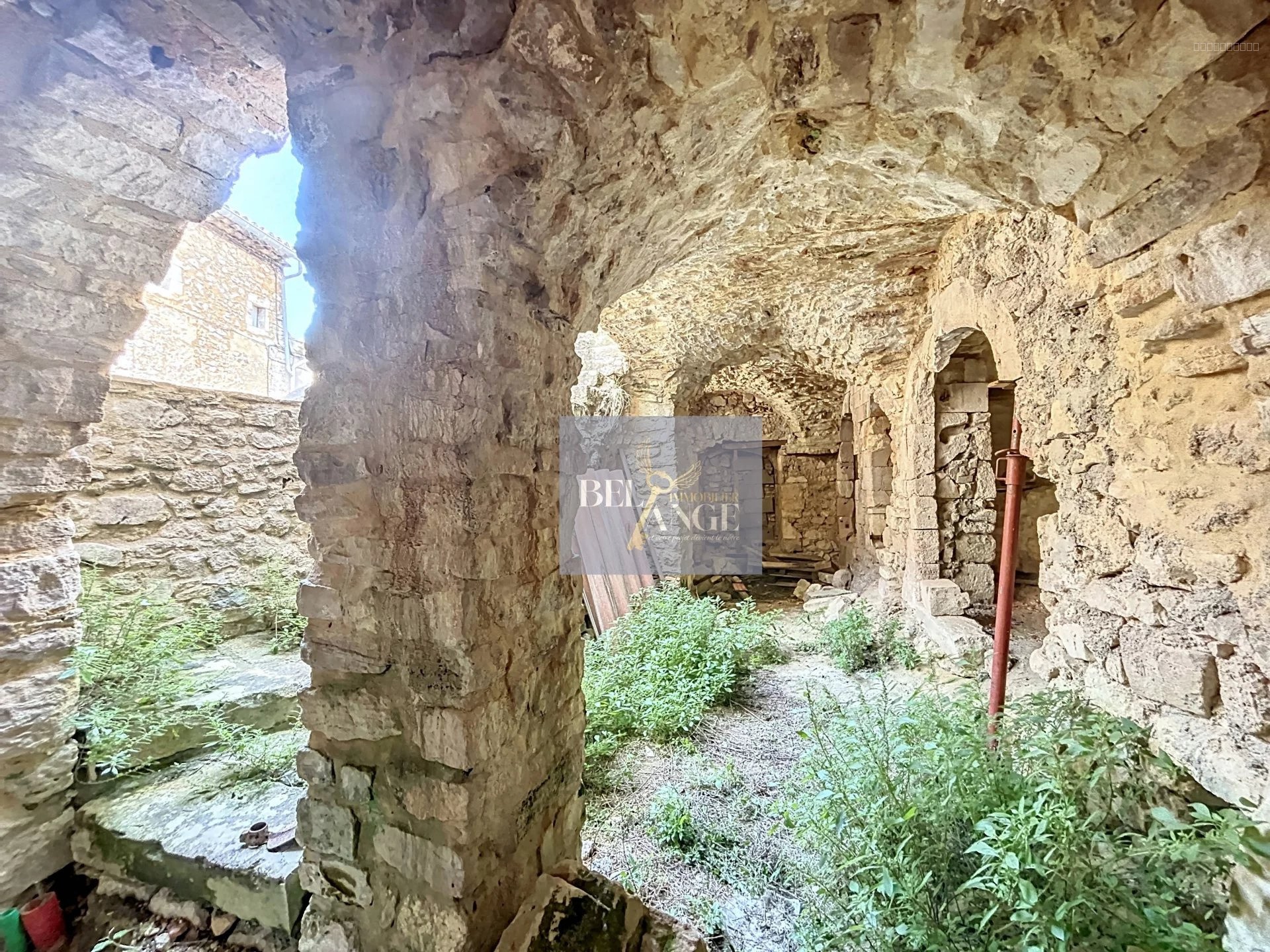 Maison de Village à Rénover dans un village de Caractère. — photo 3